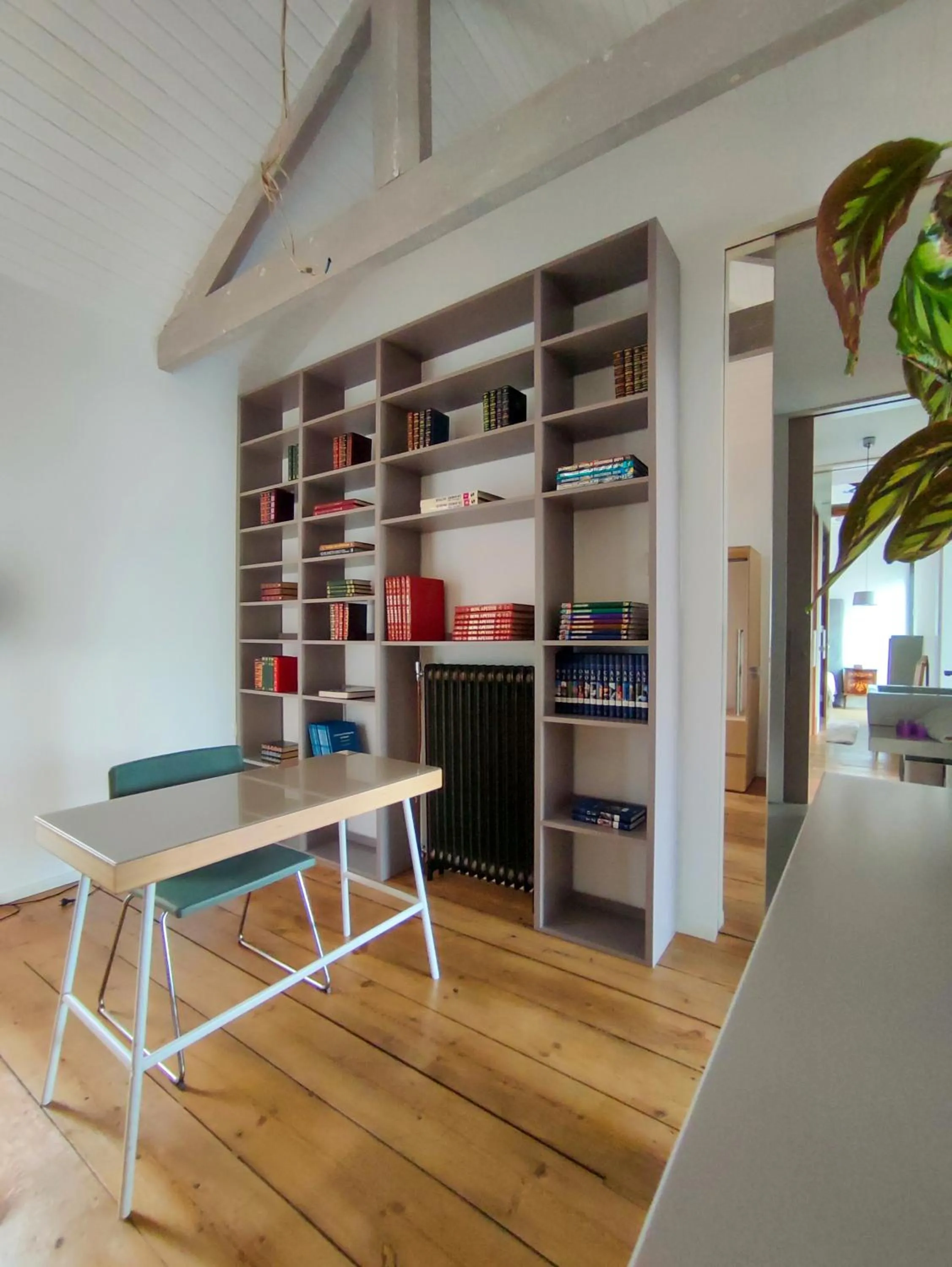 Library in Charm Palace Porto