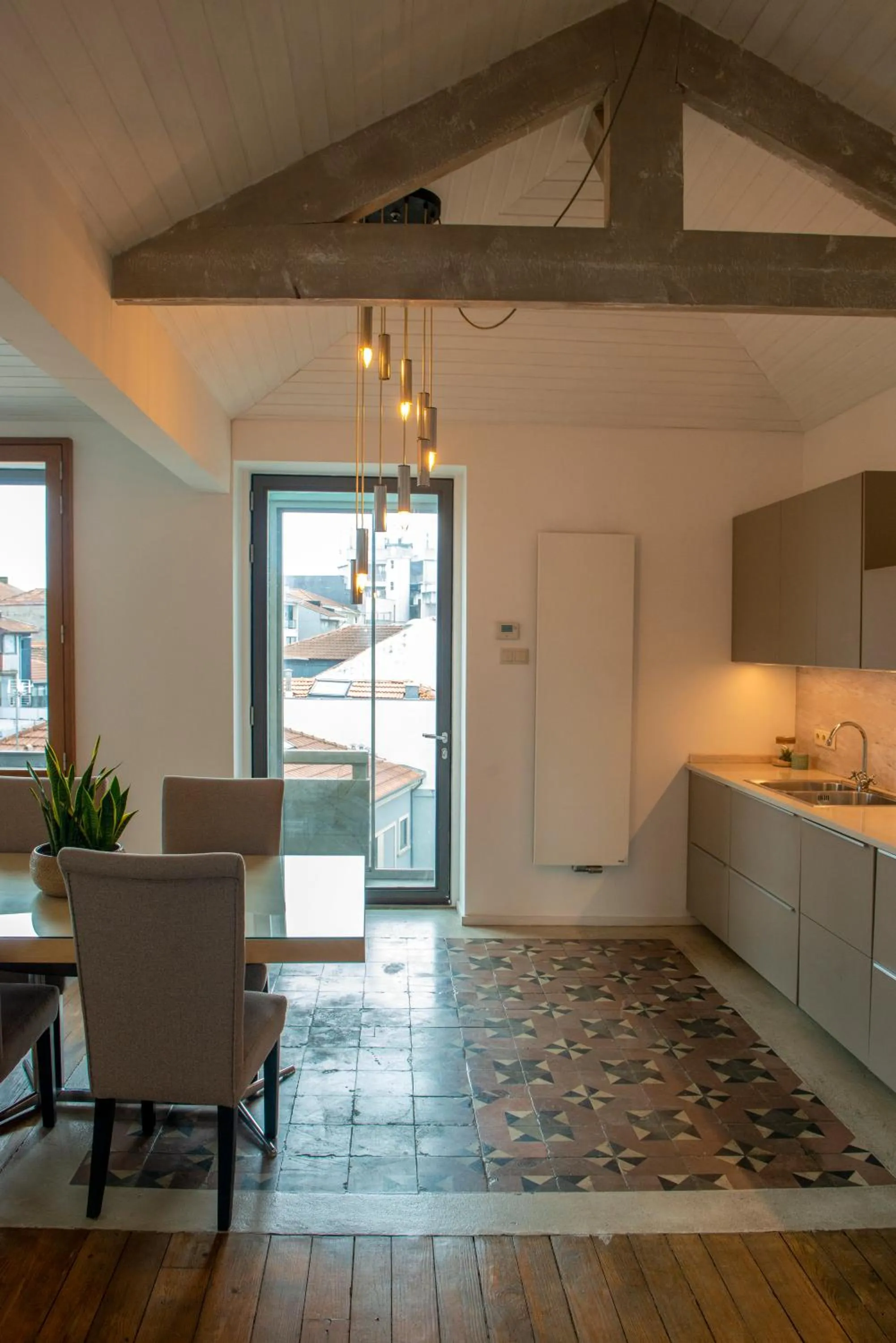 Kitchen or kitchenette in Charm Palace Porto