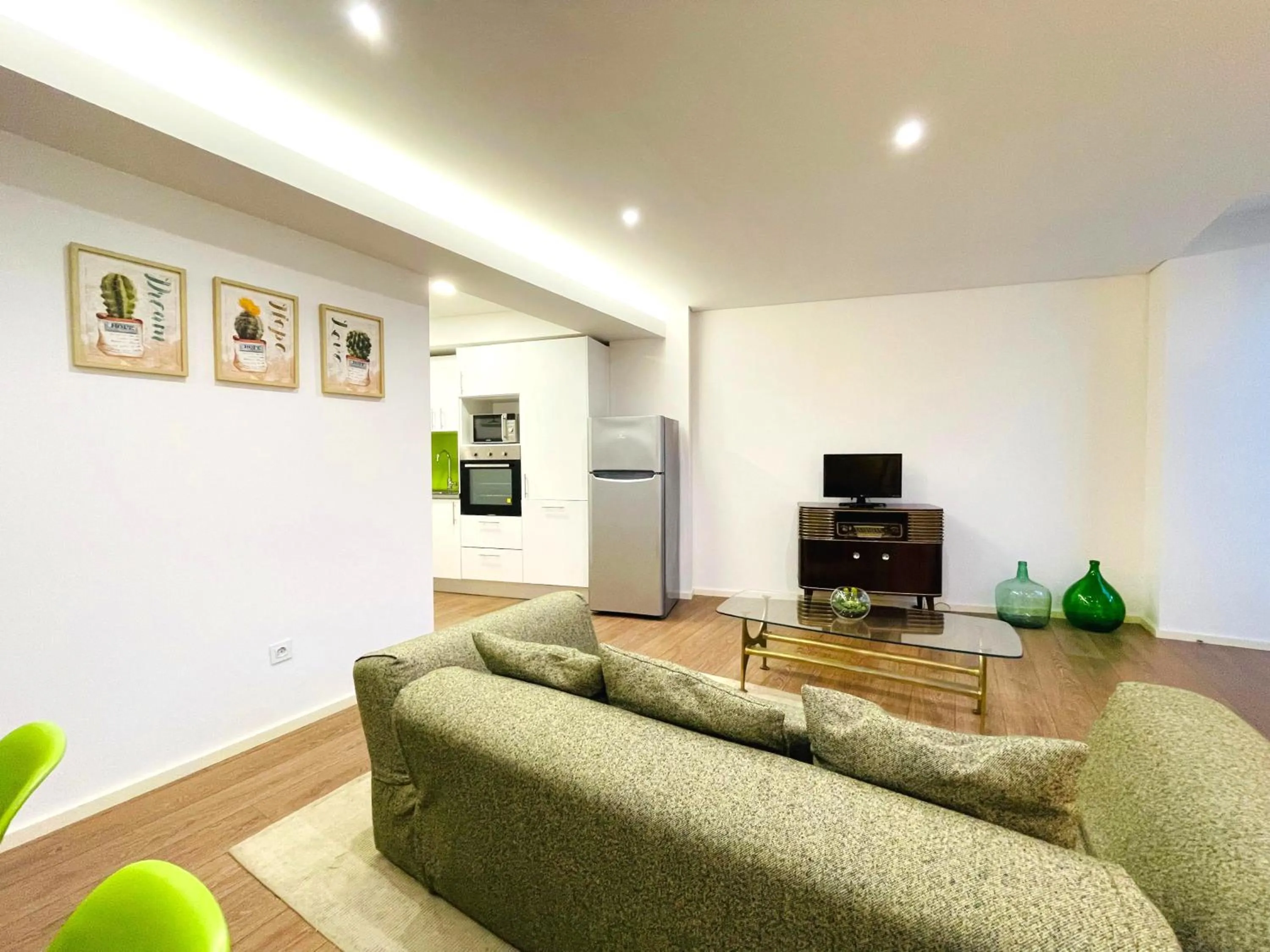 TV and multimedia in Charm Palace Porto