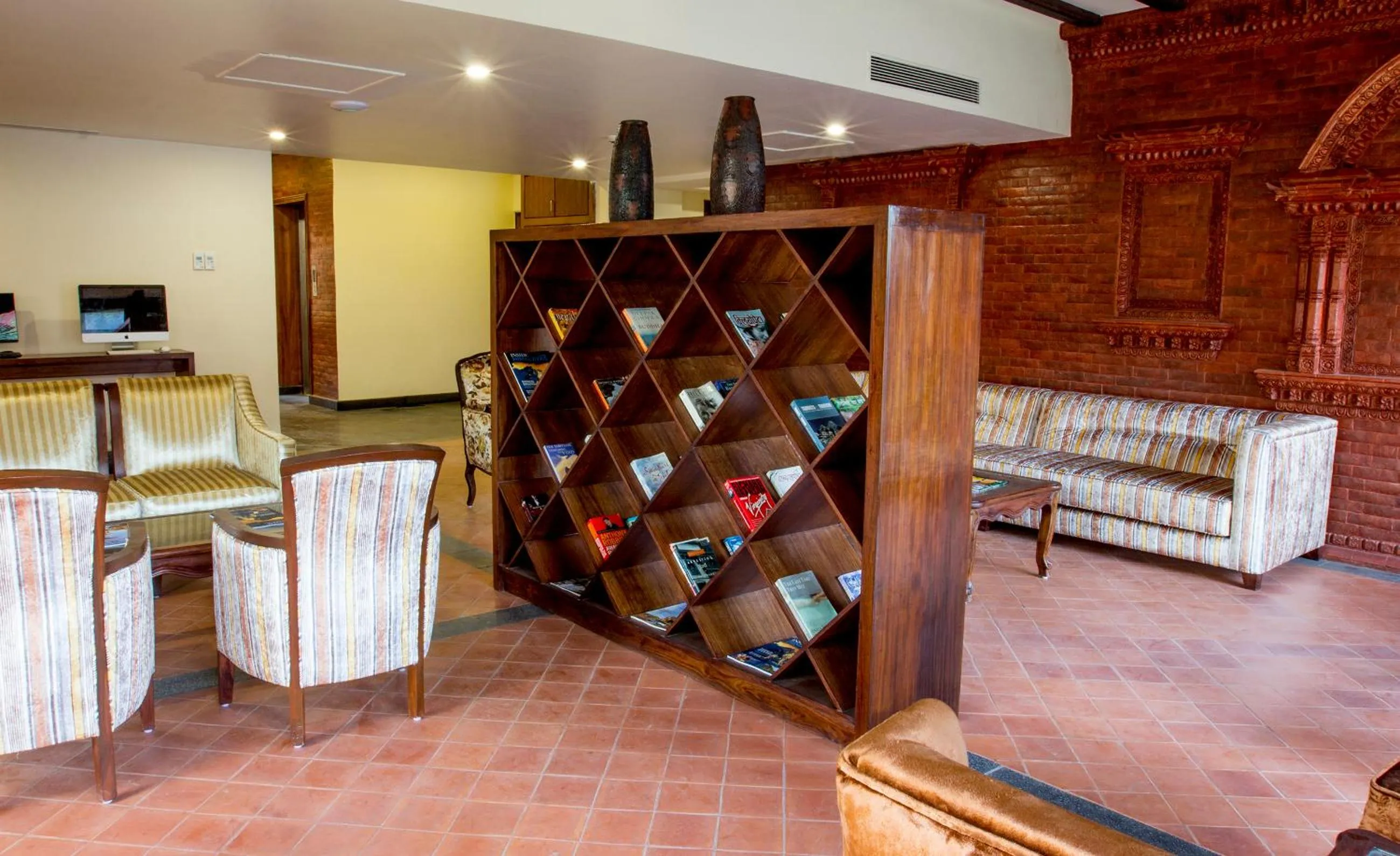 Library in Traditional Comfort Boutique Hotel