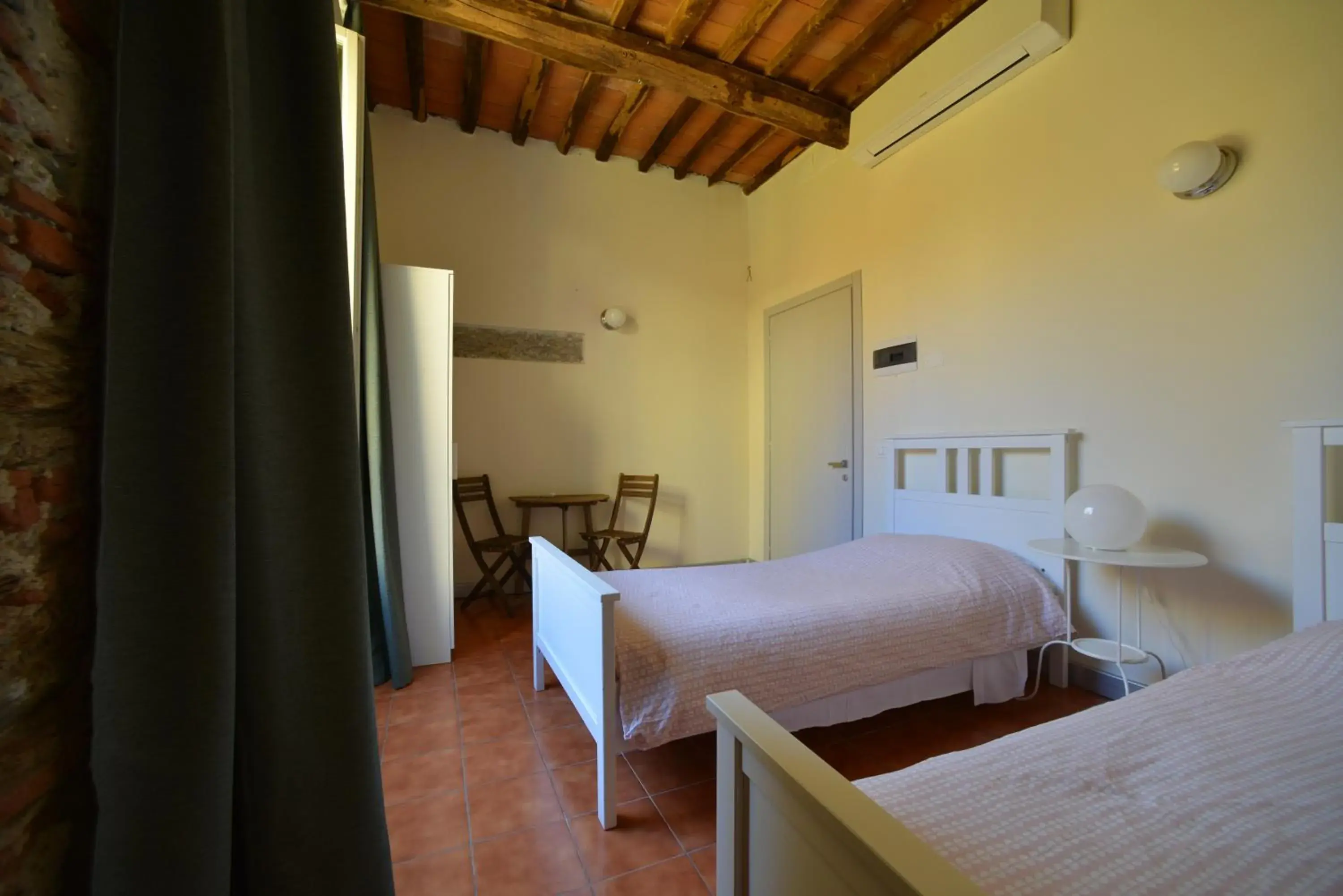 Twin Room with Shared Bathroom in Ostello Palazzo Nizza Twin Room with Shared Bathroom in Ostello Palazzo Nizza