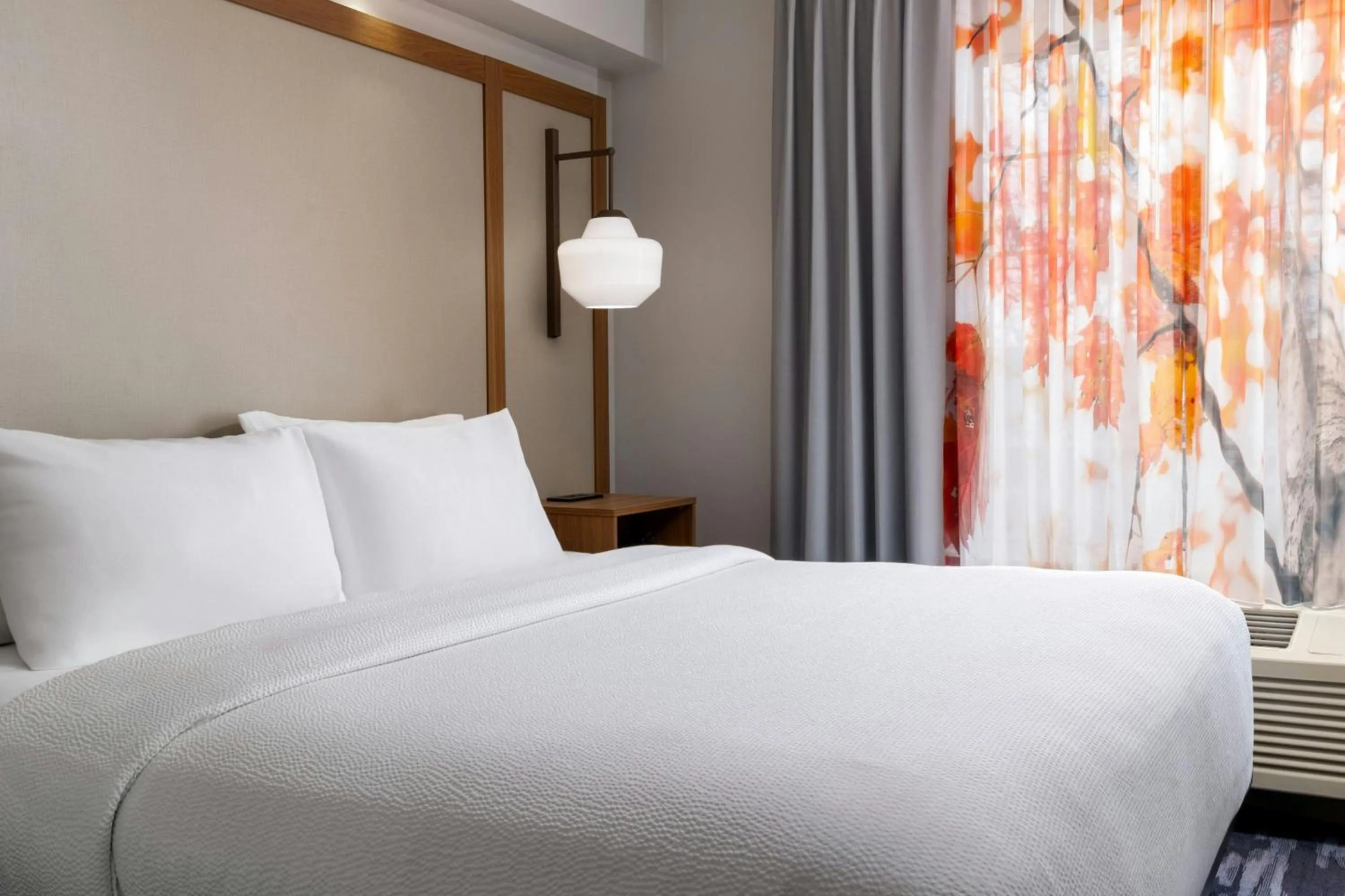 Photo of the whole room, Bed in Fairfield Inn and Suites by Marriott Cincinnati Eastgate