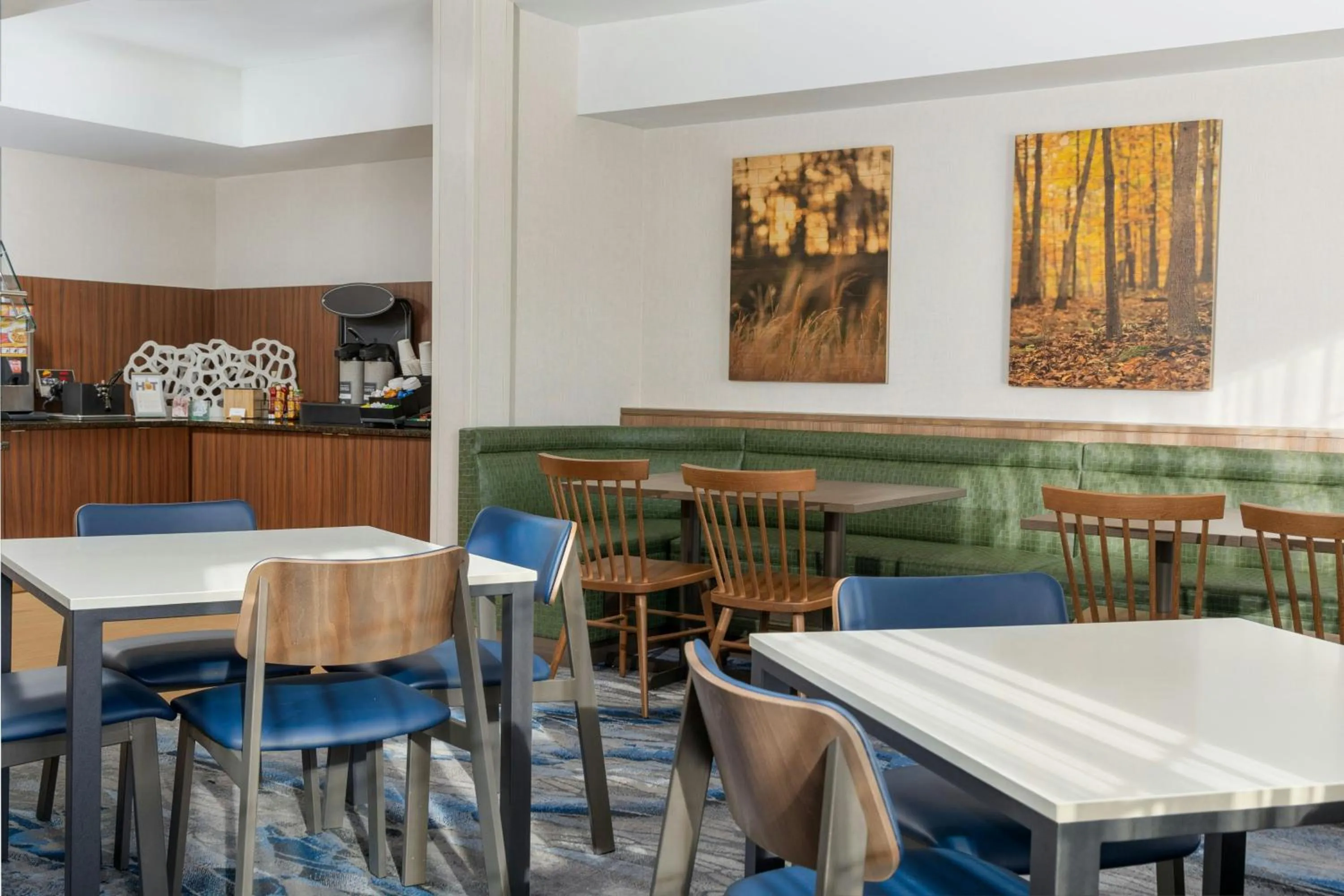 Breakfast in Fairfield Inn and Suites by Marriott Cincinnati Eastgate