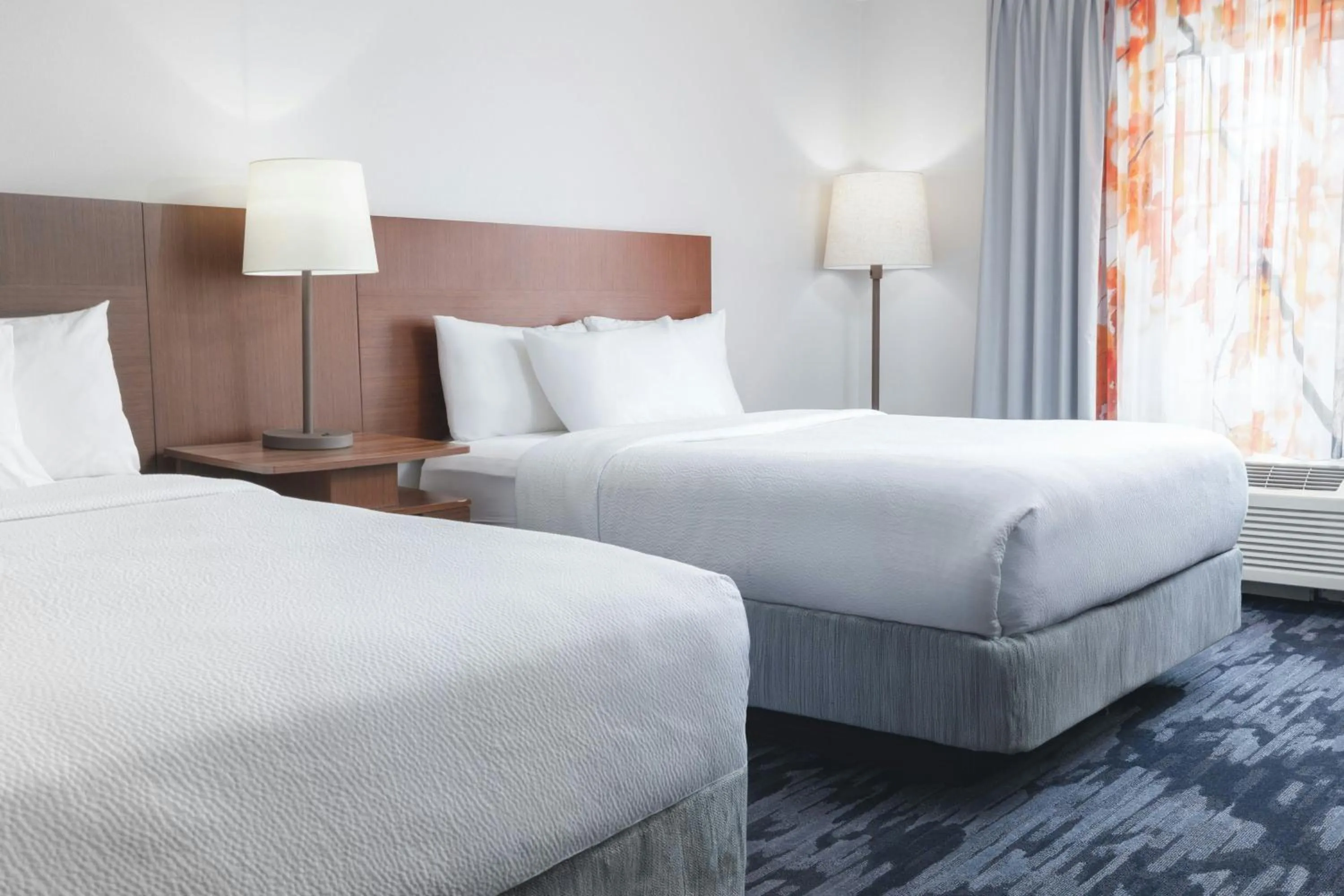 Photo of the whole room, Bed in Fairfield Inn and Suites by Marriott Cincinnati Eastgate