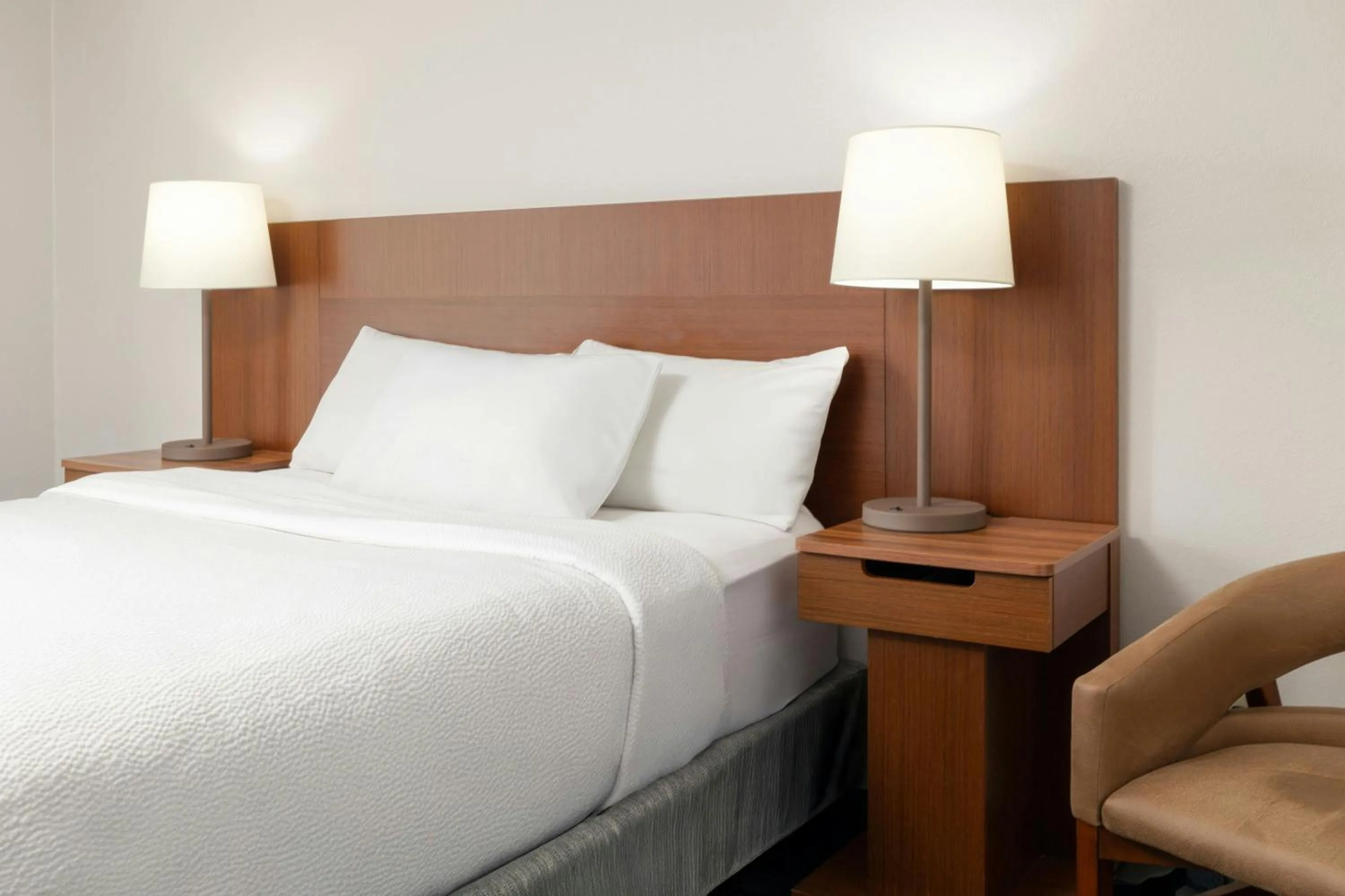 Photo of the whole room, Bed in Fairfield Inn and Suites by Marriott Cincinnati Eastgate