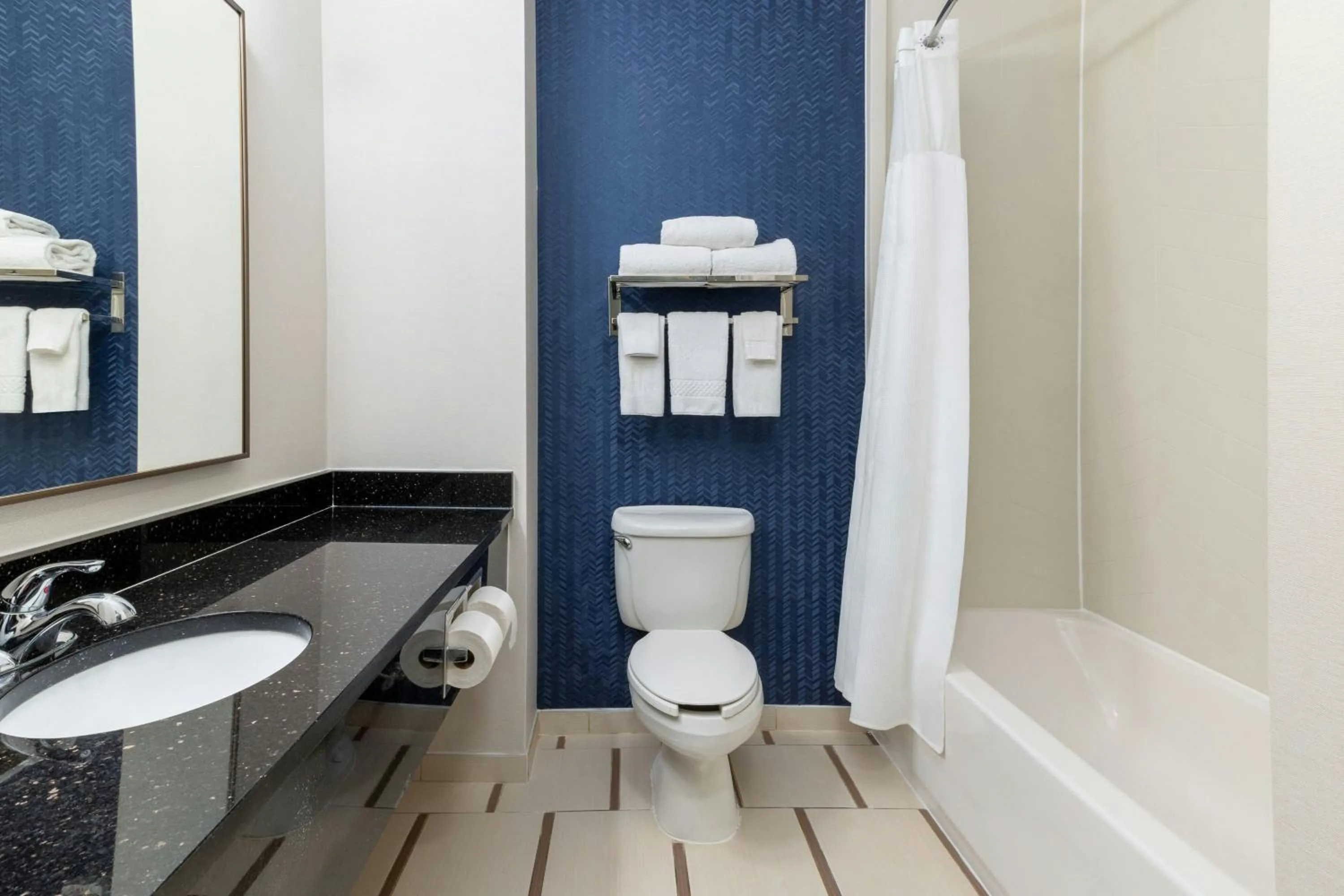 Bathroom in Fairfield Inn and Suites by Marriott Cincinnati Eastgate