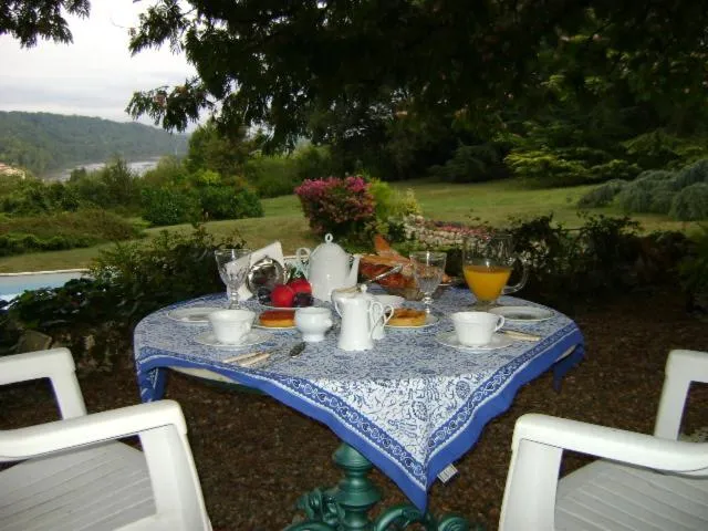 Breakfast in Les 4 Eléments St Emilion