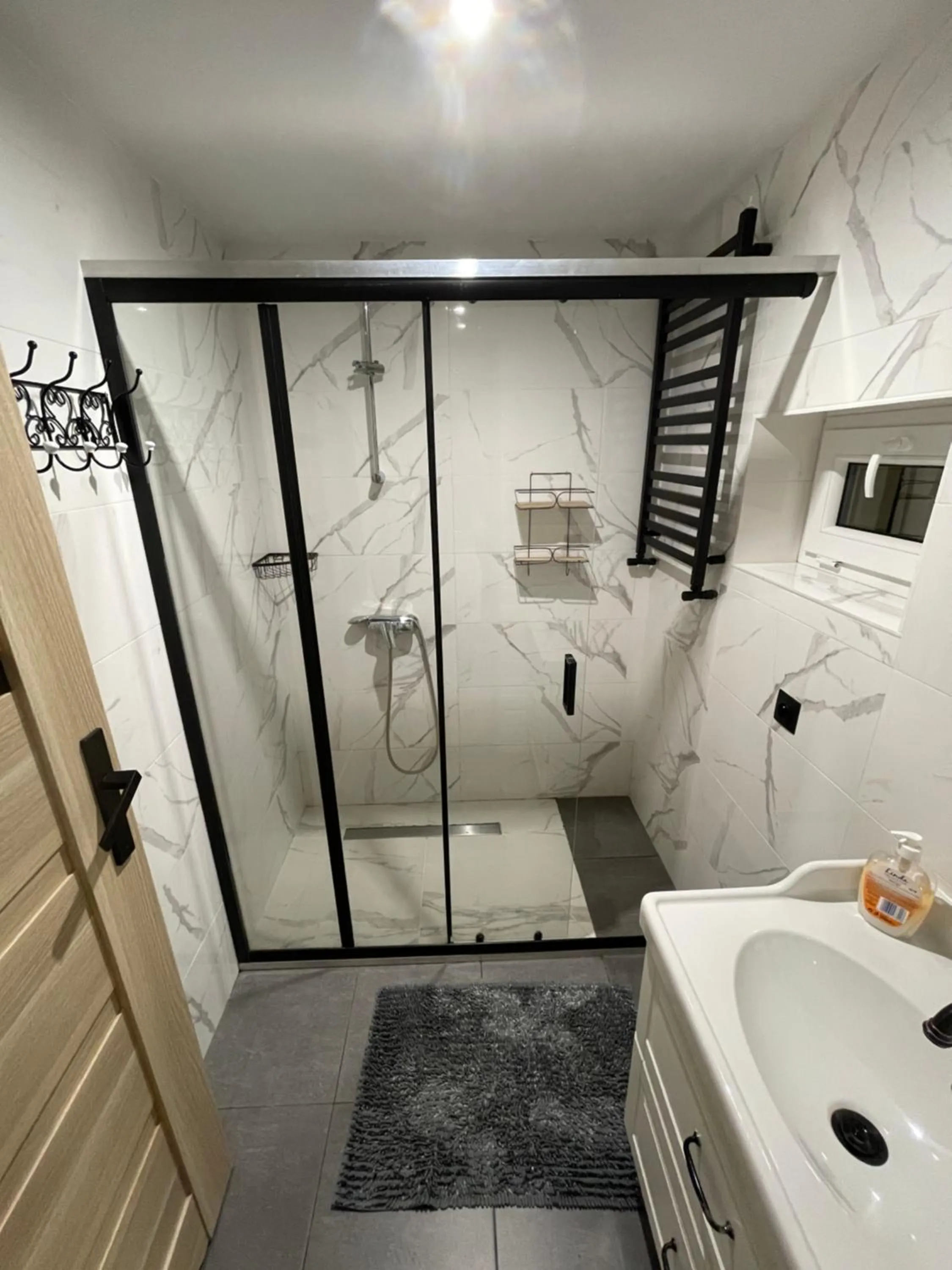 Shower in NOCLEGI-SPŁYWY BUGIEM