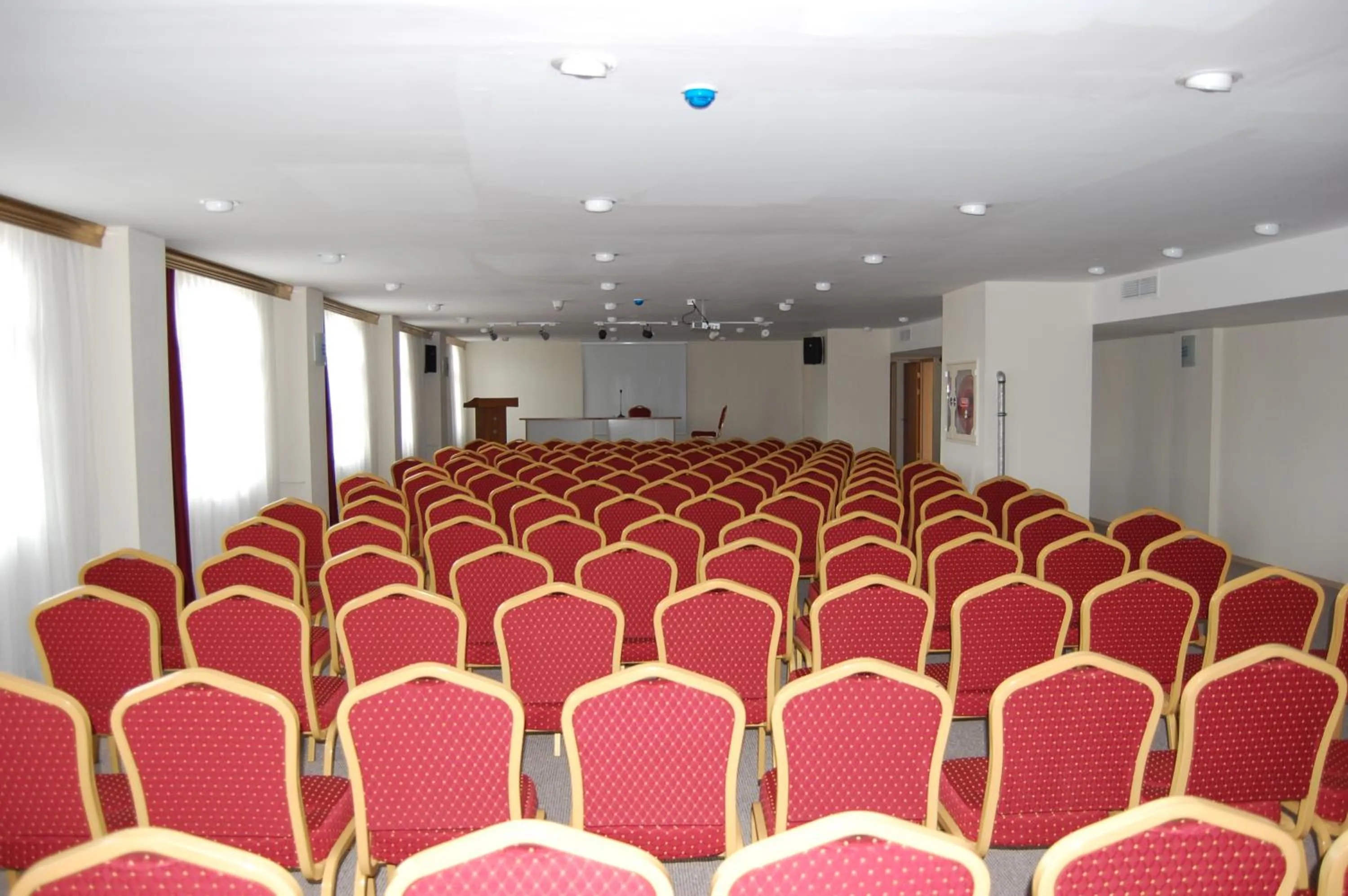 Communal lounge/ TV room in Sivas Sultanşehir Uygulama Oteli