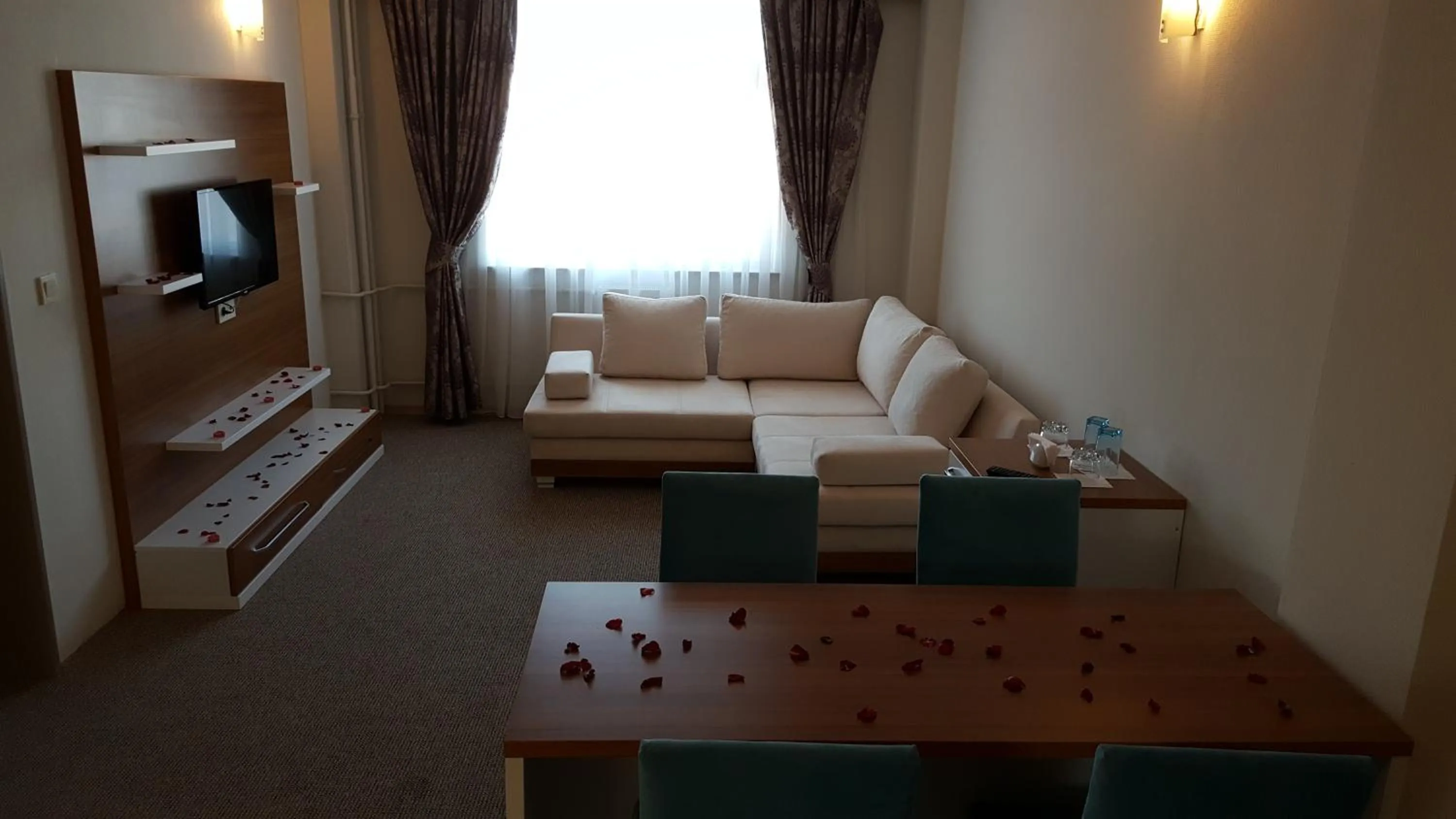 Photo of the whole room in Sivas Sultanşehir Uygulama Oteli