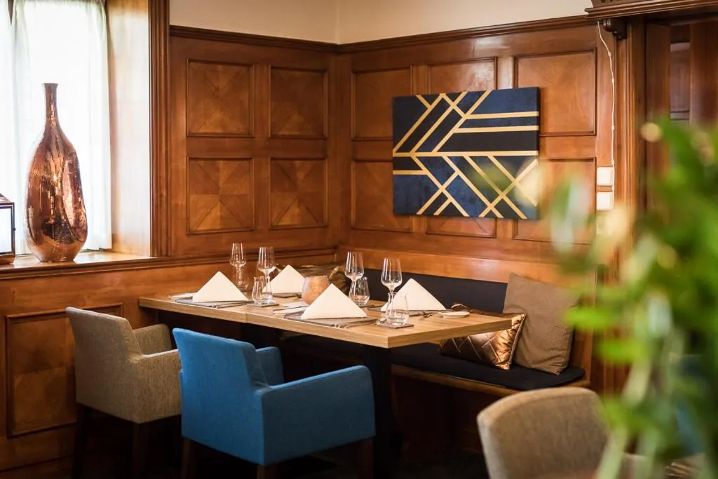 Restaurant/places to eat in Hotel & Restaurant Rose