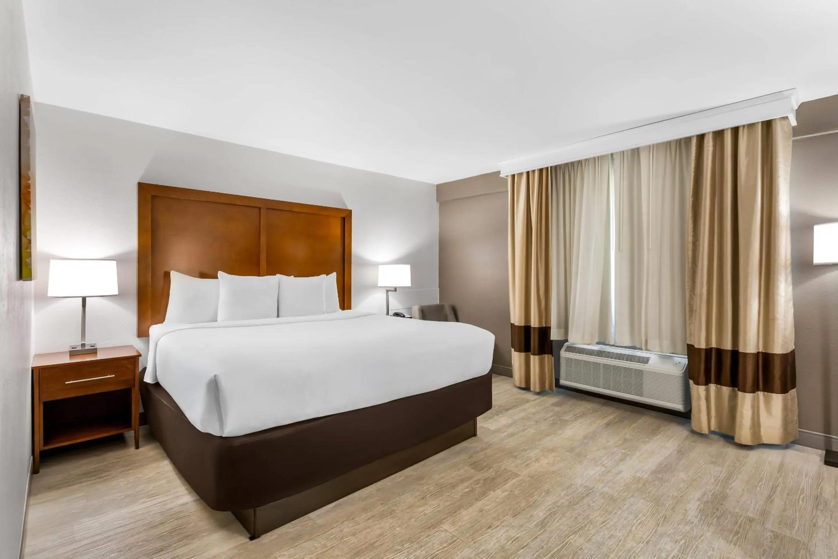 Bedroom, Bed in Comfort Inn Nashville West