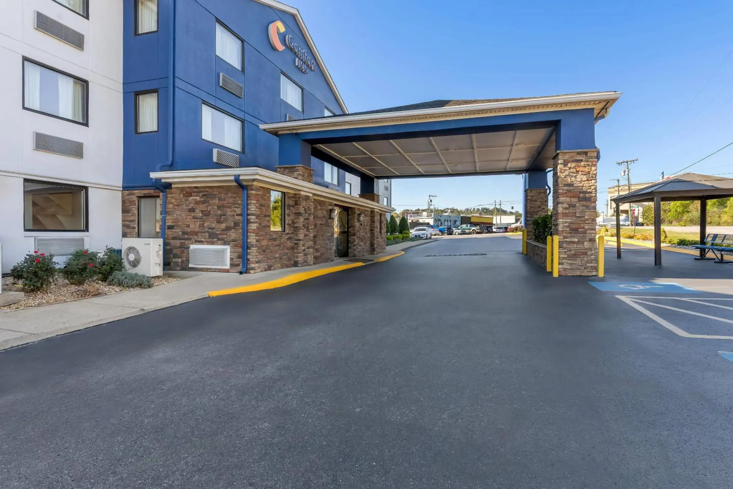 Property building in Comfort Inn Nashville West Property building in Comfort Inn Nashville West