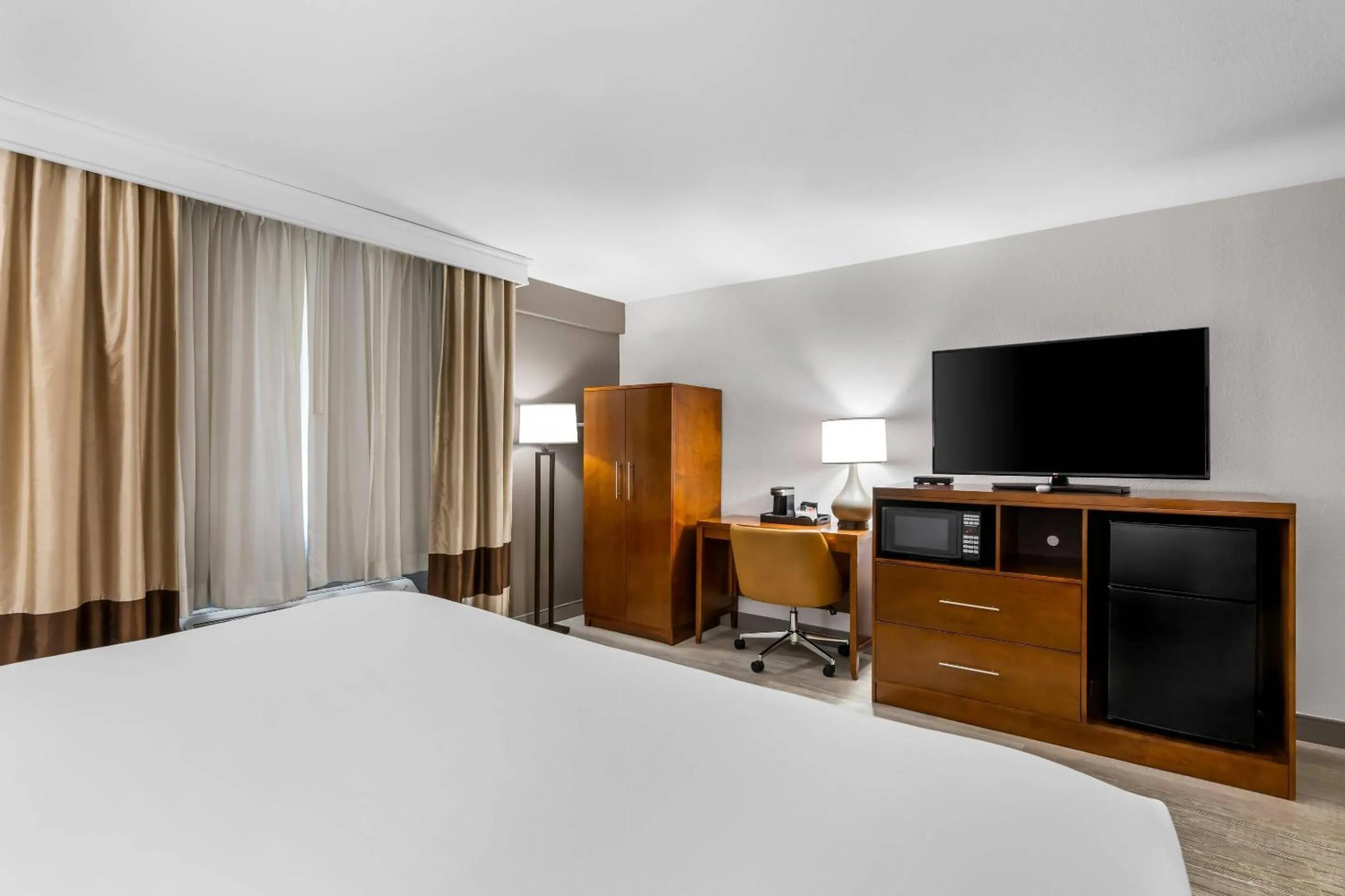 Bedroom, Bed in Comfort Inn Nashville West