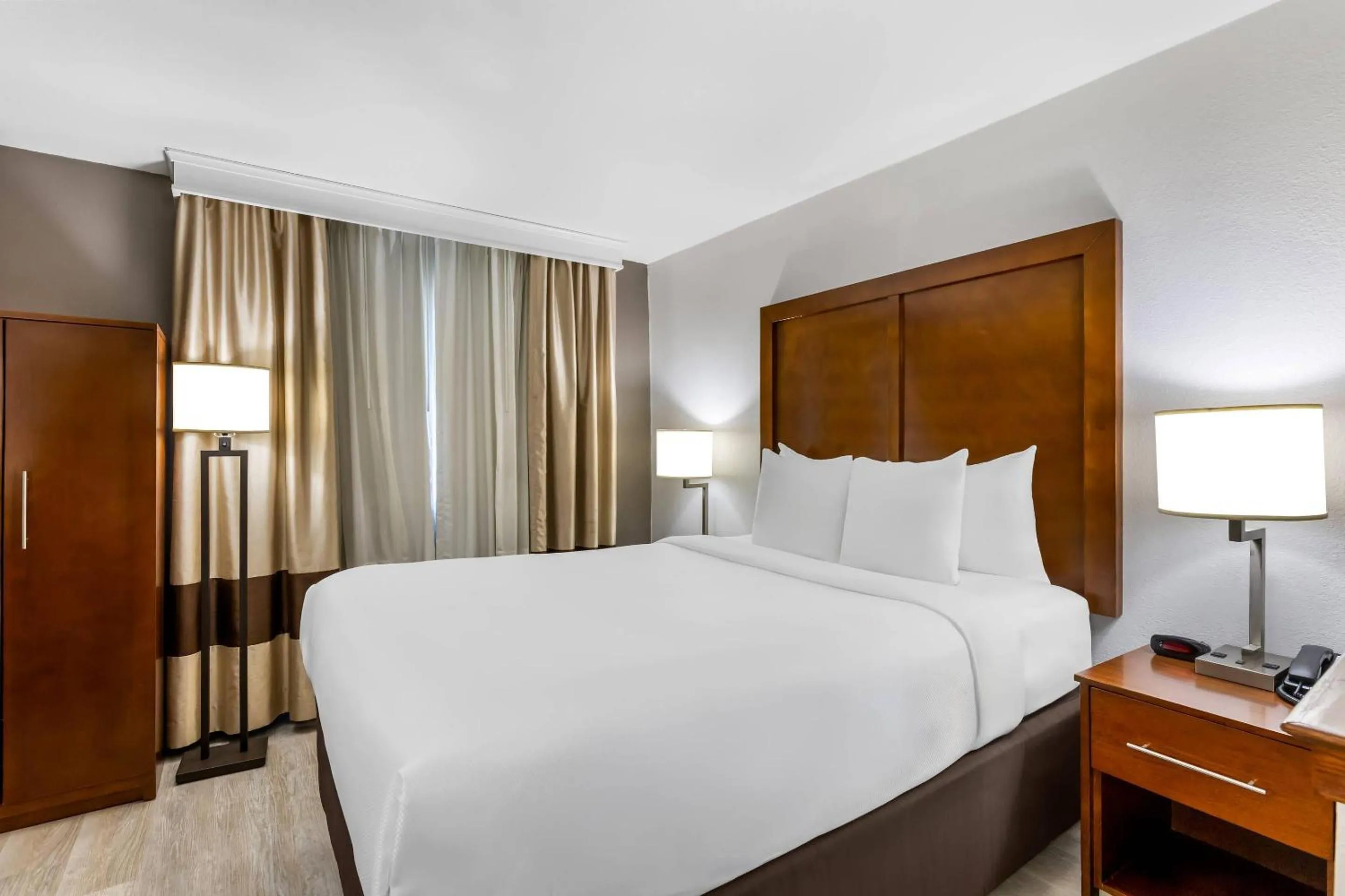 Bedroom, Bed in Comfort Inn Nashville West