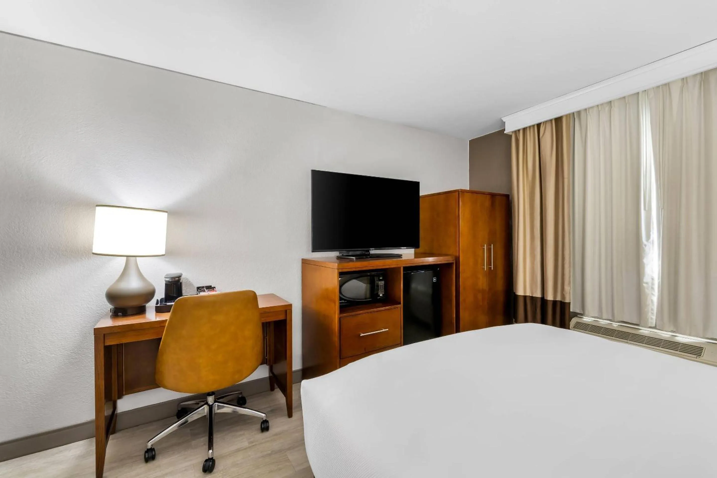 Bedroom, Bed in Comfort Inn Nashville West