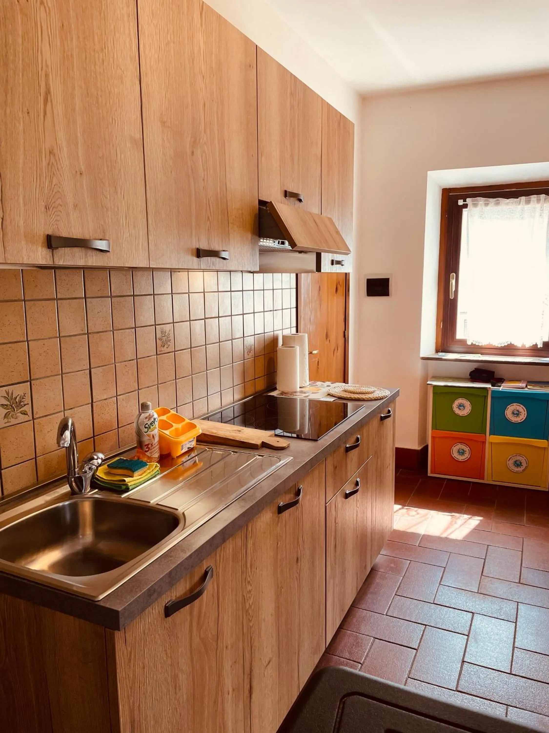 Kitchen or kitchenette in B&B Bivacco Frasassi climbing & trail running house
