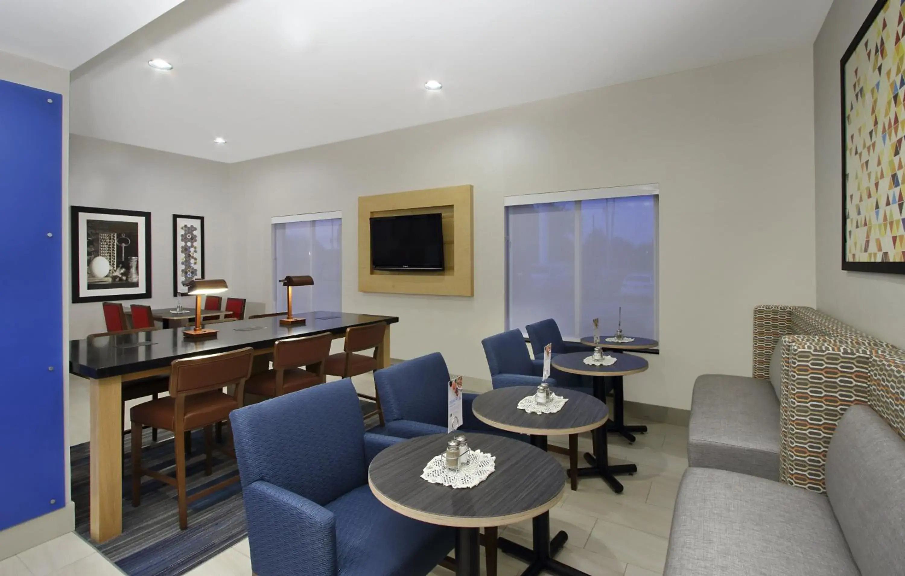 Property building in Holiday Inn Express Boonville by IHG Property building in Holiday Inn Express Boonville by IHG