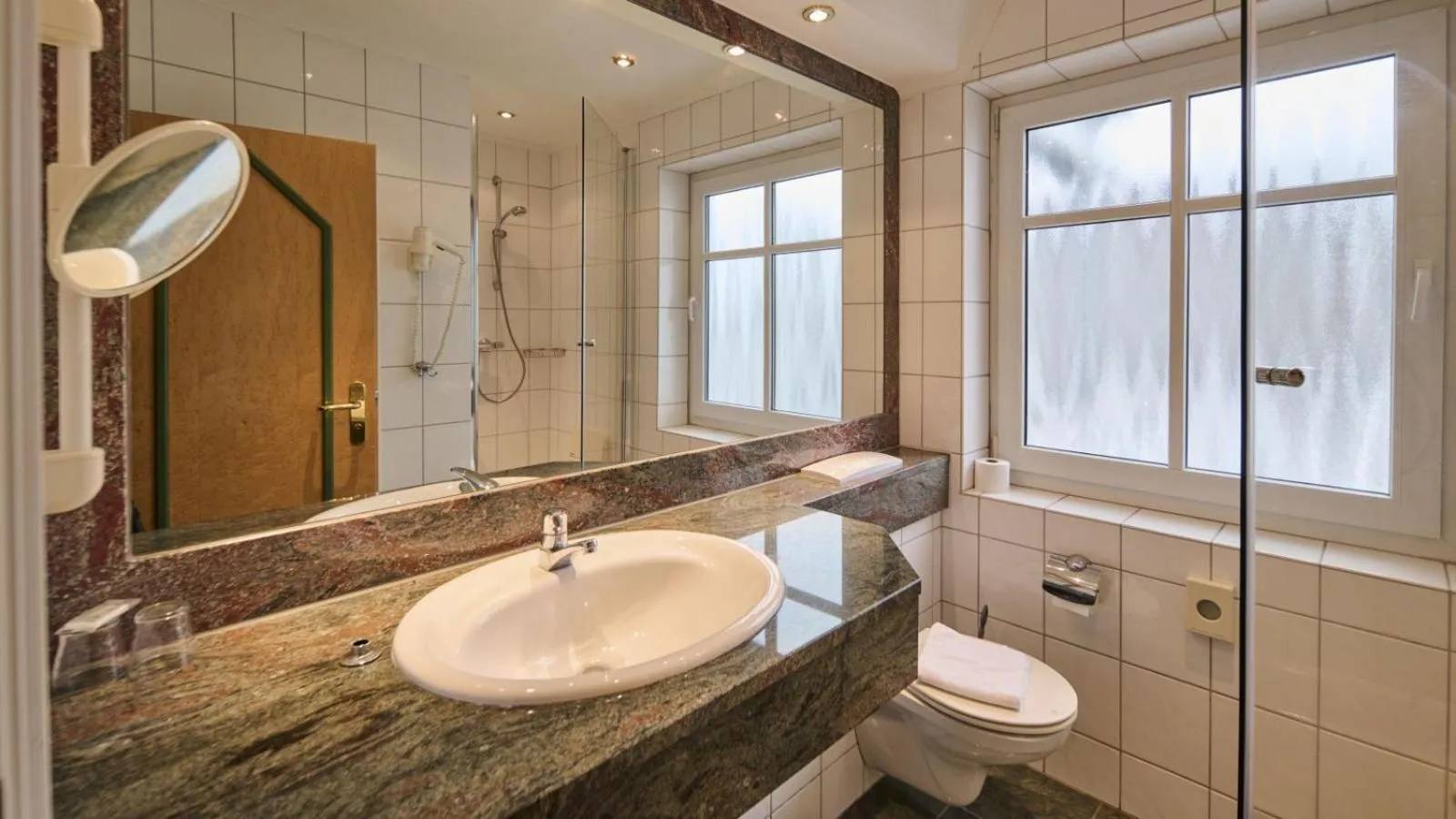 Shower in auswärts - Dein Hotel