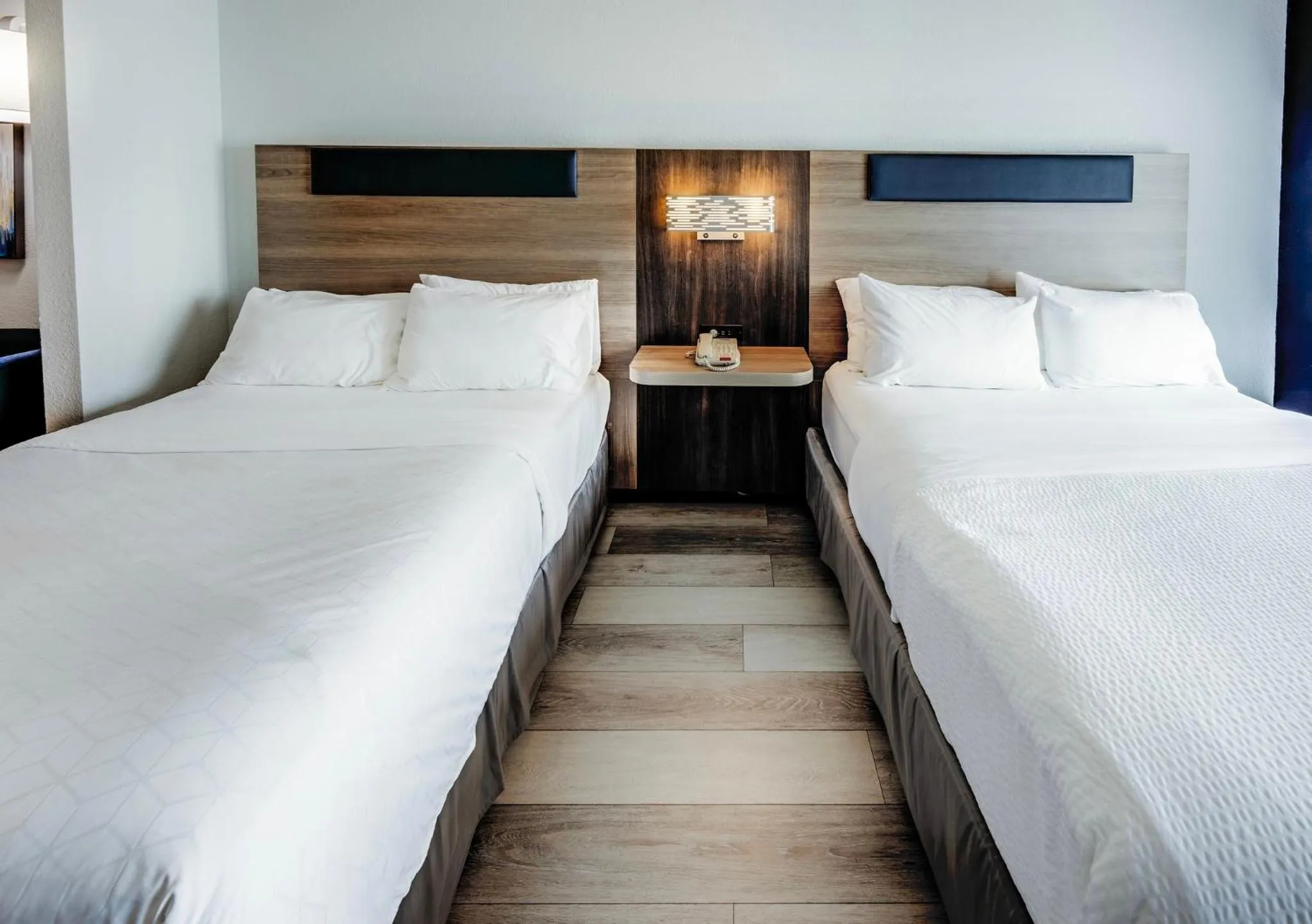 Photo of the whole room, Bed in Holiday Inn Express Hotel & Suites Ohio State University- OSU Medical Center by IHG