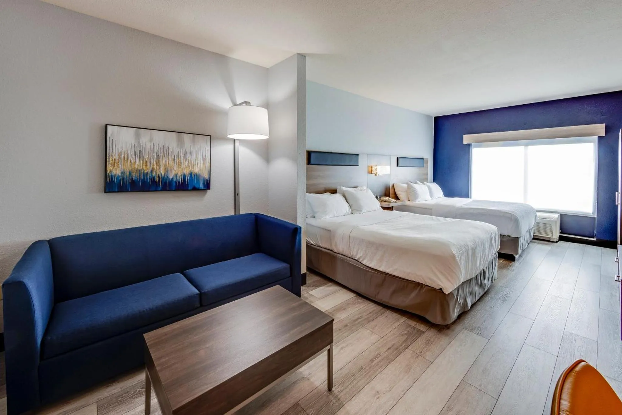 Photo of the whole room, Bed in Holiday Inn Express Hotel & Suites Ohio State University- OSU Medical Center by IHG