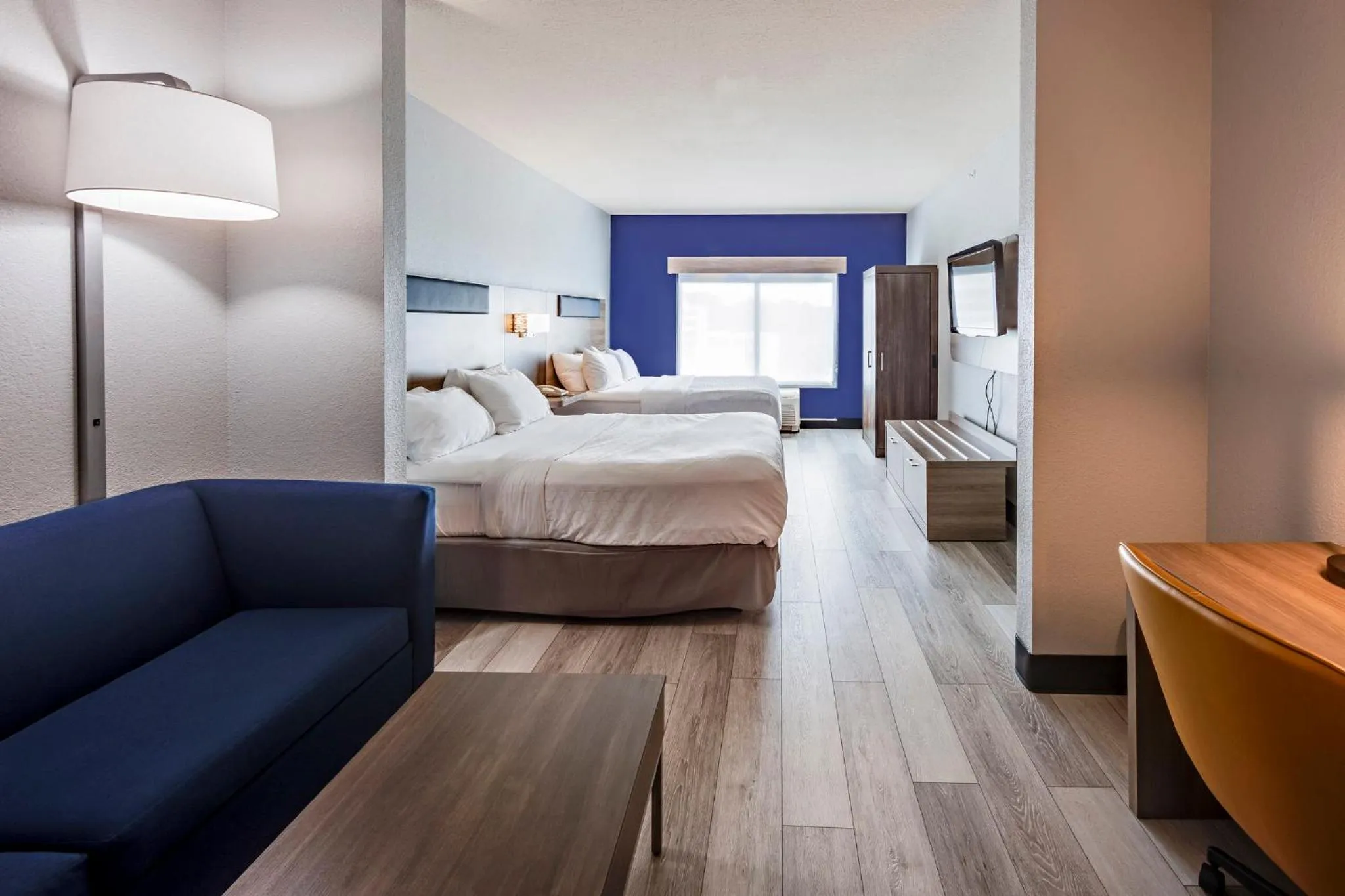 Photo of the whole room, Bed in Holiday Inn Express Hotel & Suites Ohio State University- OSU Medical Center by IHG