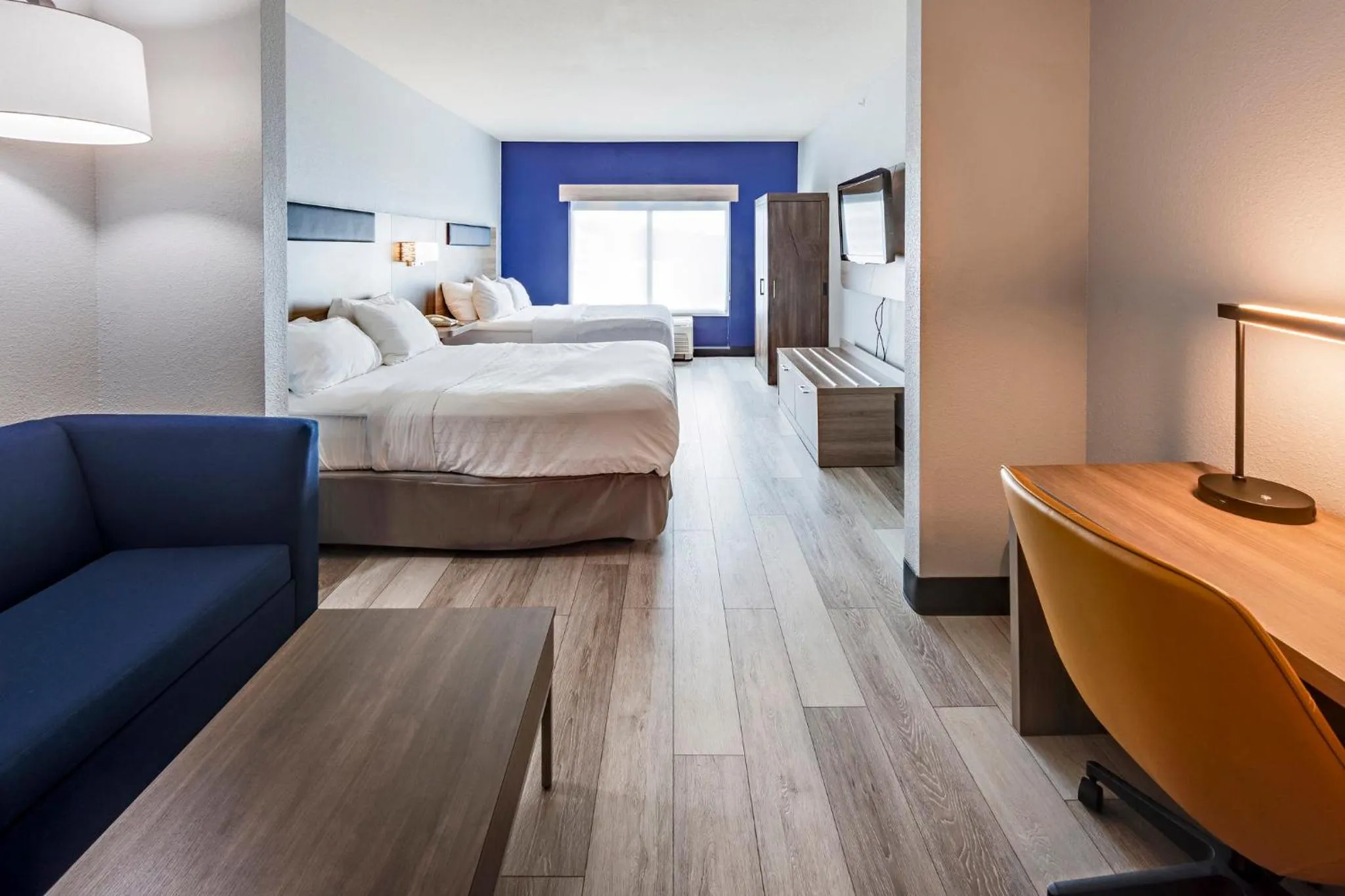 Photo of the whole room, Bed in Holiday Inn Express Hotel & Suites Ohio State University- OSU Medical Center by IHG