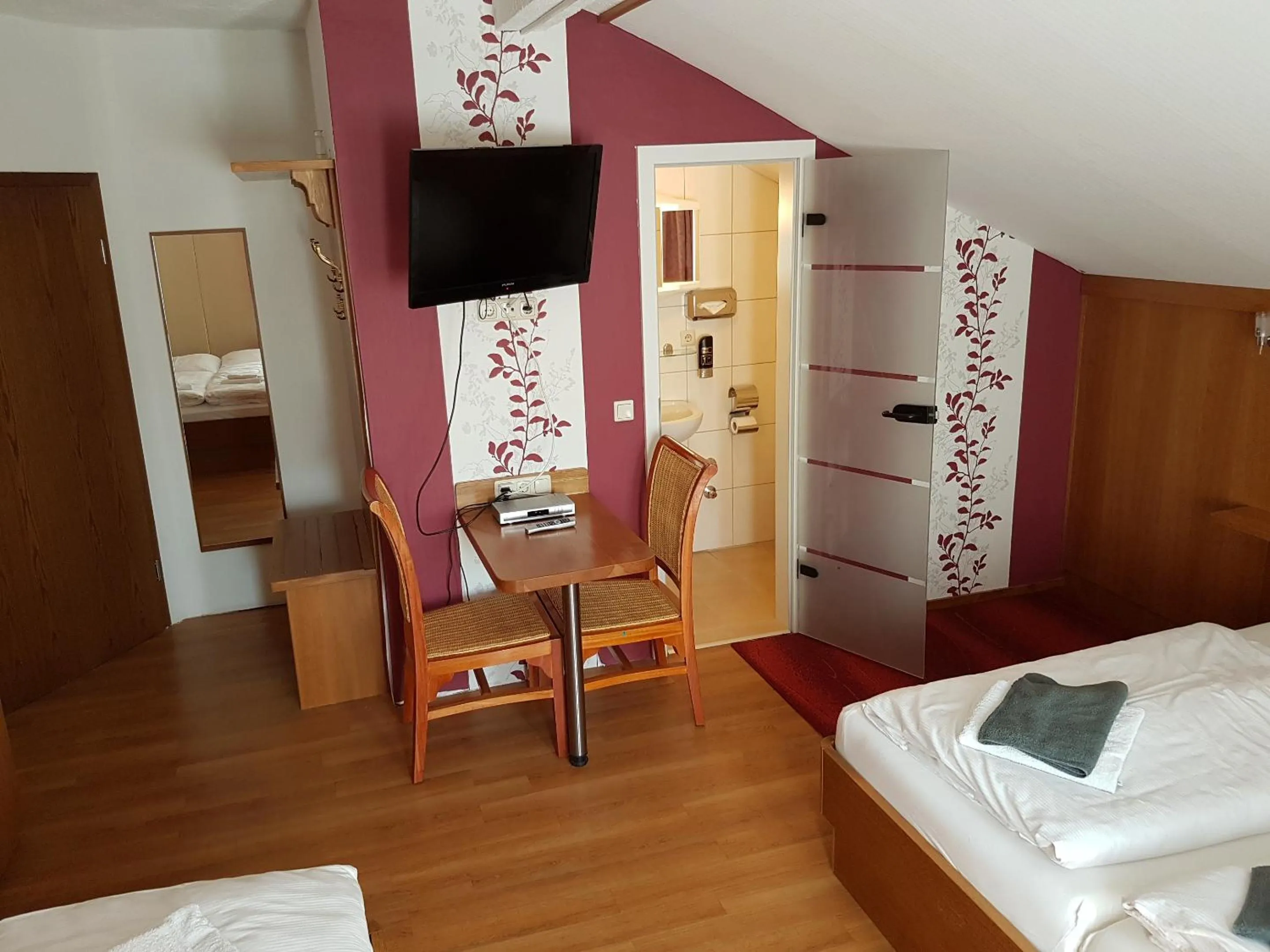 Bathroom, Bed in Hotel - Restaurant Sophienaue