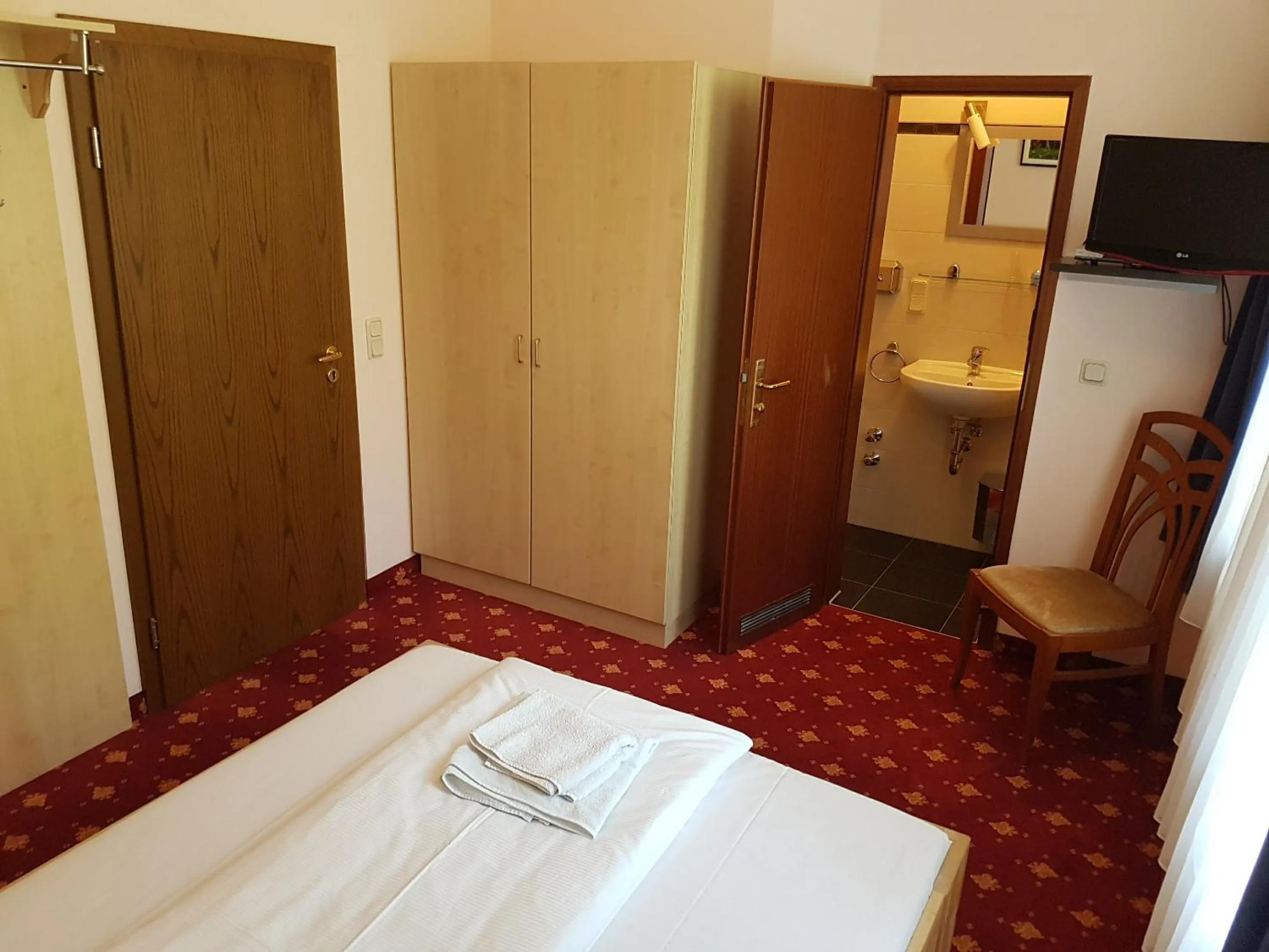 Photo of the whole room, Bed in Hotel - Restaurant Sophienaue