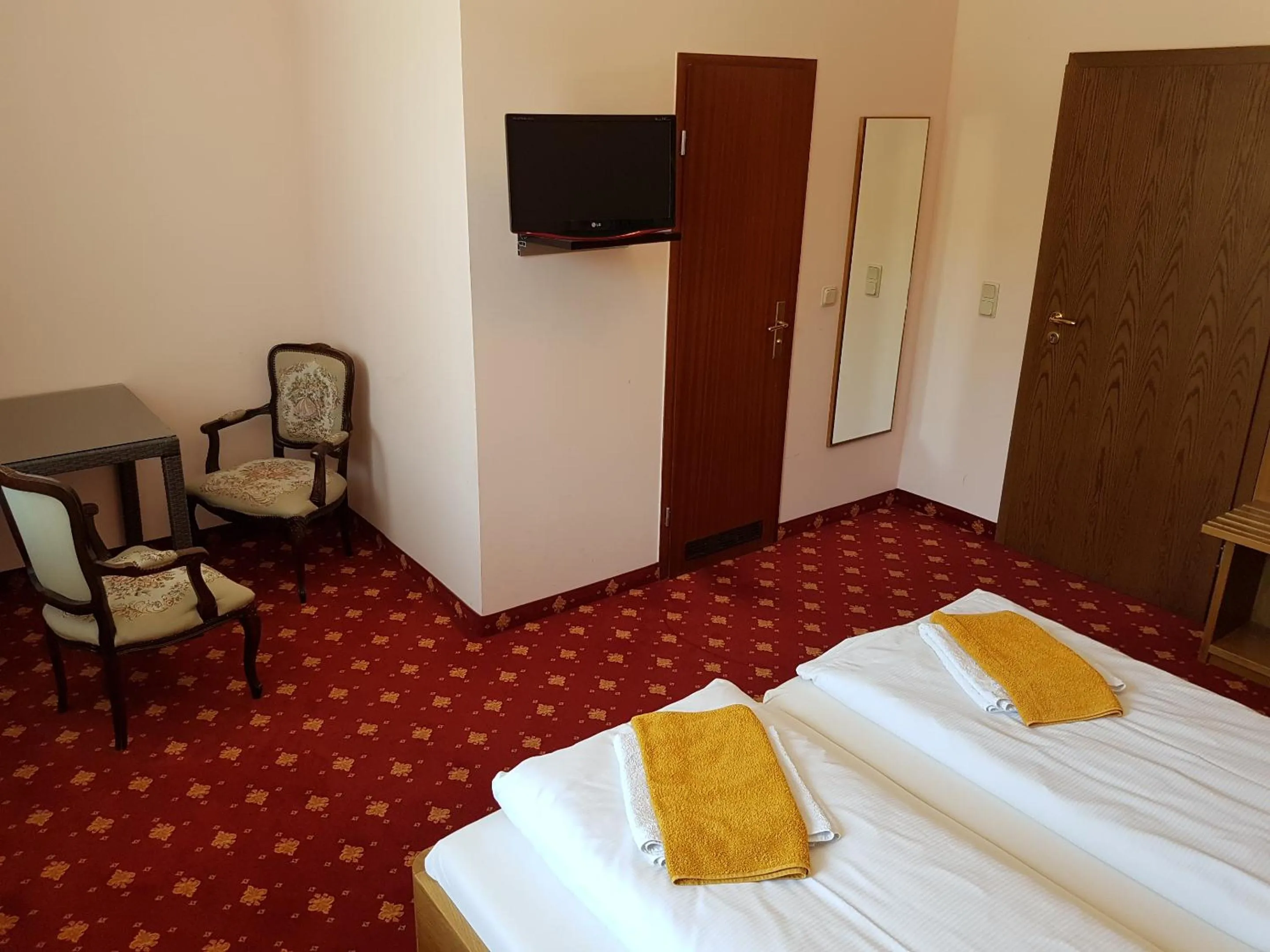 Photo of the whole room, Bed in Hotel - Restaurant Sophienaue