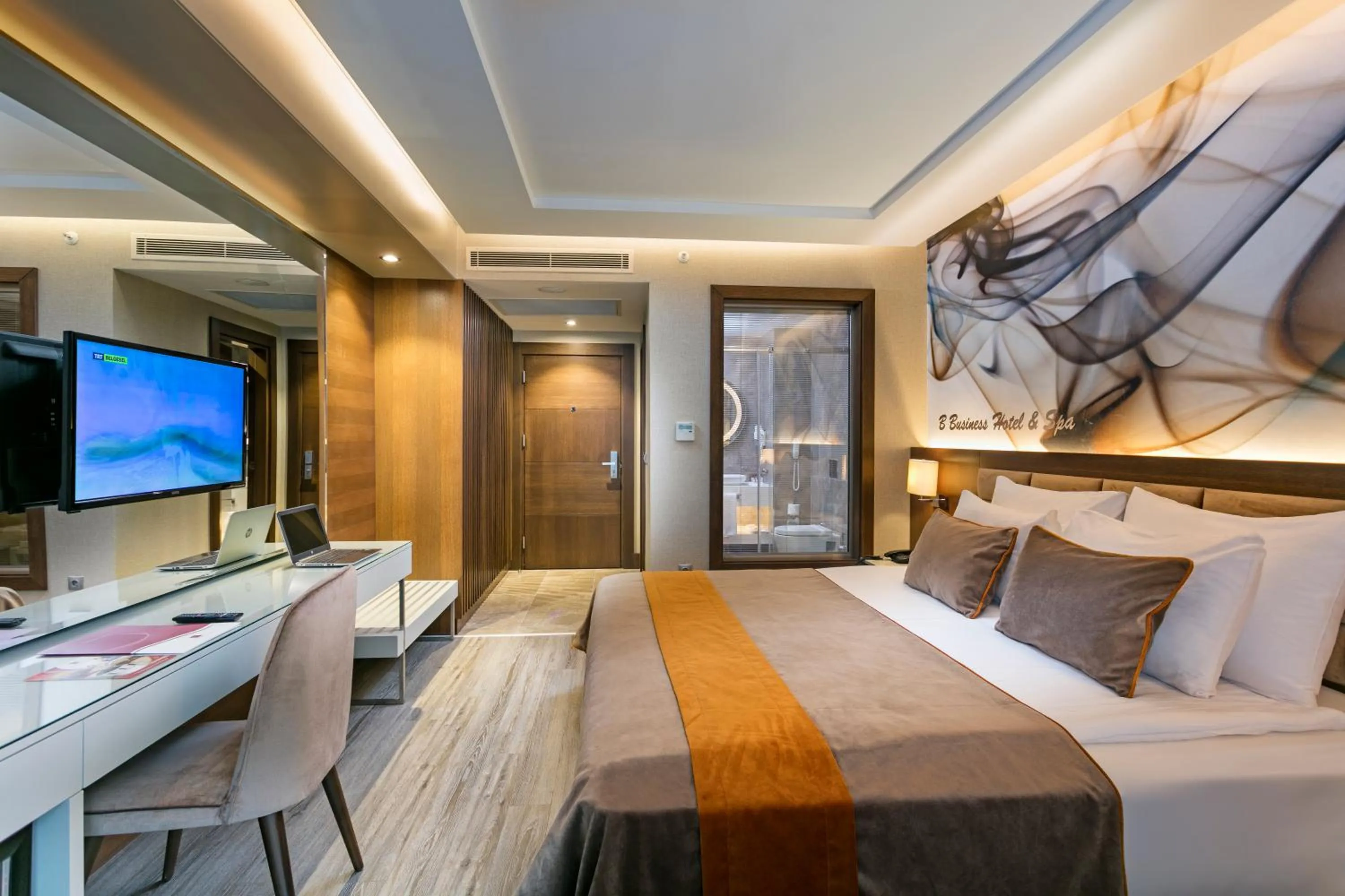 Photo of the whole room, Bed in B Business Hotel & Spa