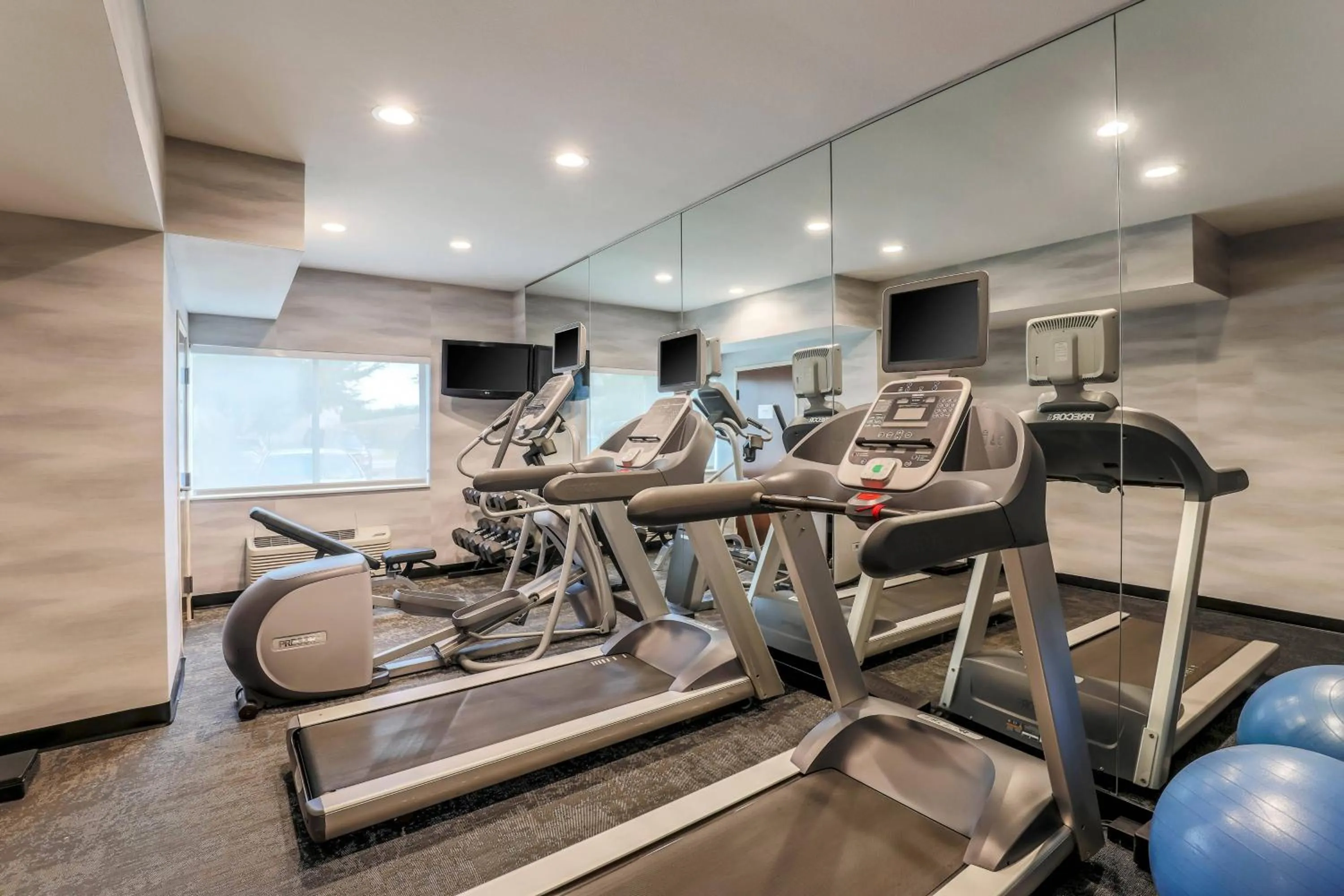 Fitness centre/facilities in Fairfield Inn & Suites Houston Westchase