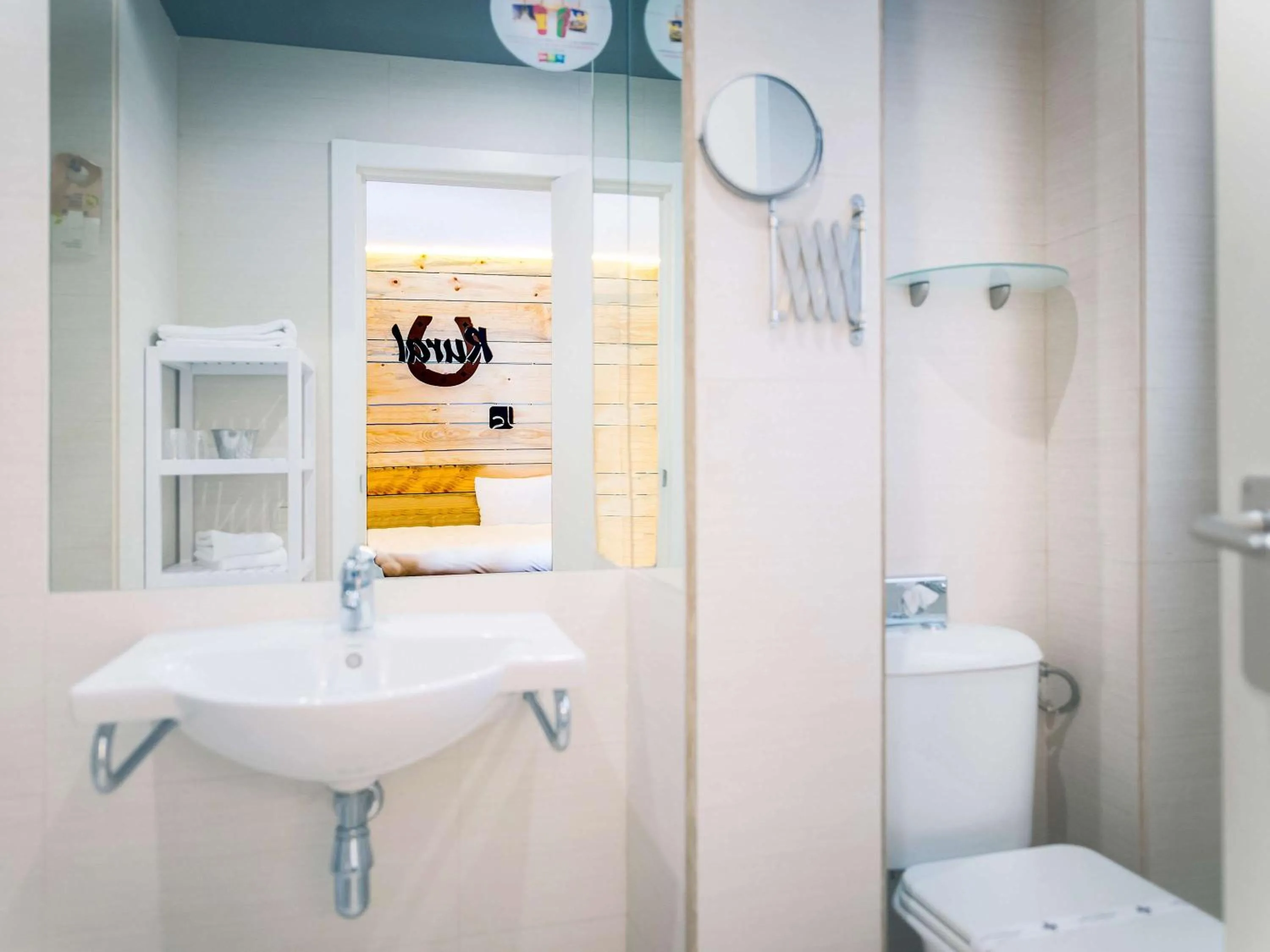 Photo of the whole room in Hotel Ibis Styles La Rioja Arnedo