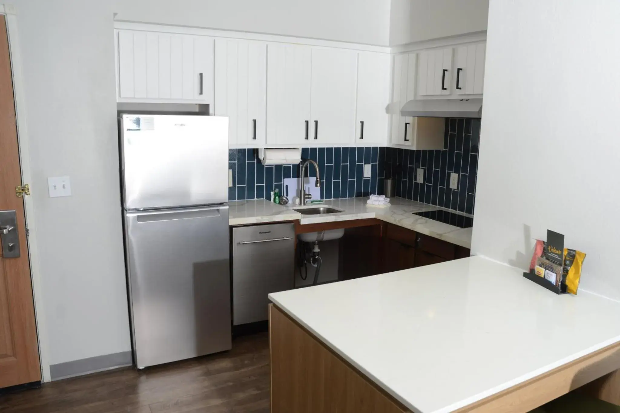 Queen Studio with Roll-In Shower - Disability Access - Non-Smoking in Staybridge Suites Tucson Airport by IHG Queen Studio with Roll-In Shower - Disability Access - Non-Smoking in Staybridge Suites Tucson Airport by IHG