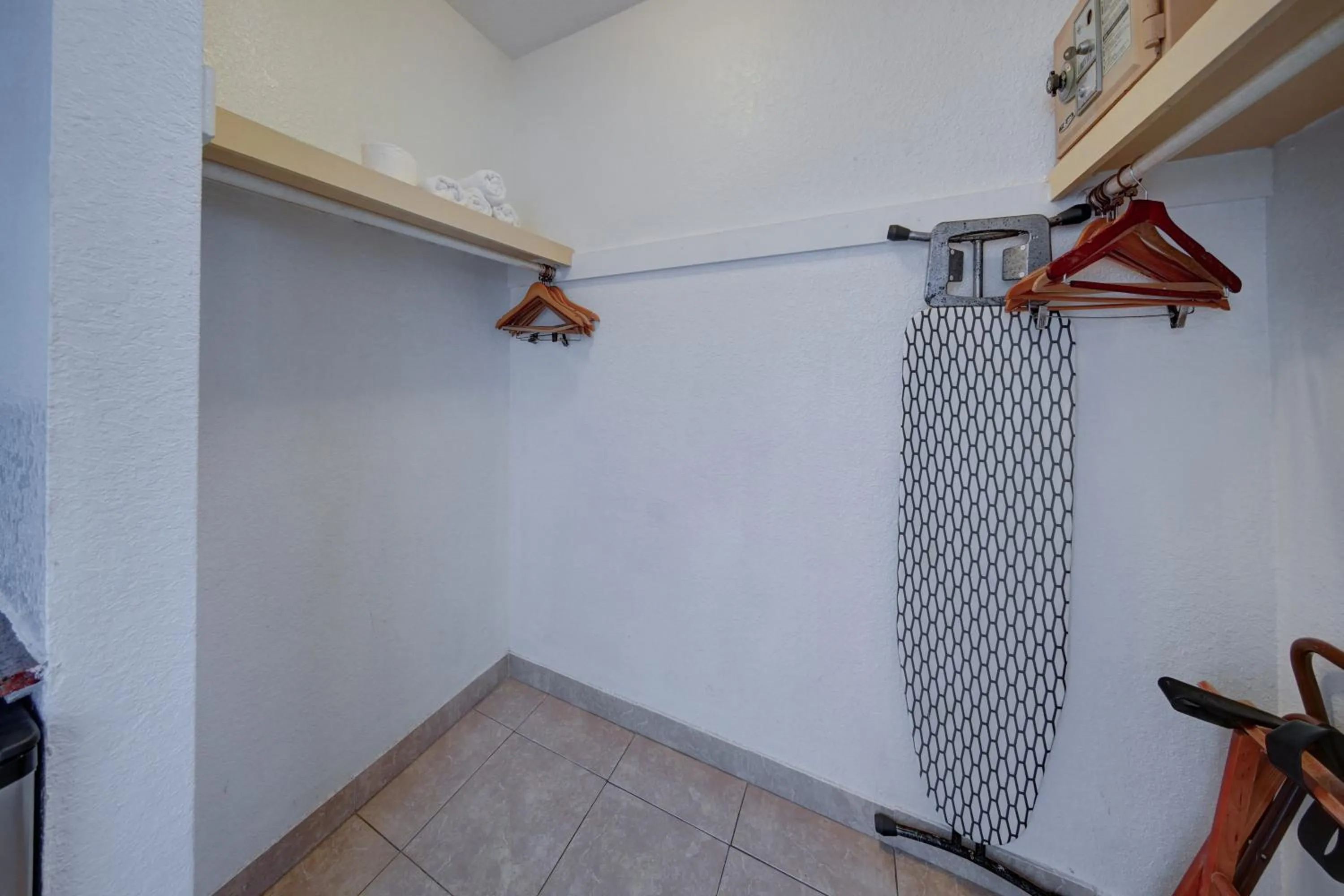 furniture in Horizon by the Sea Inn