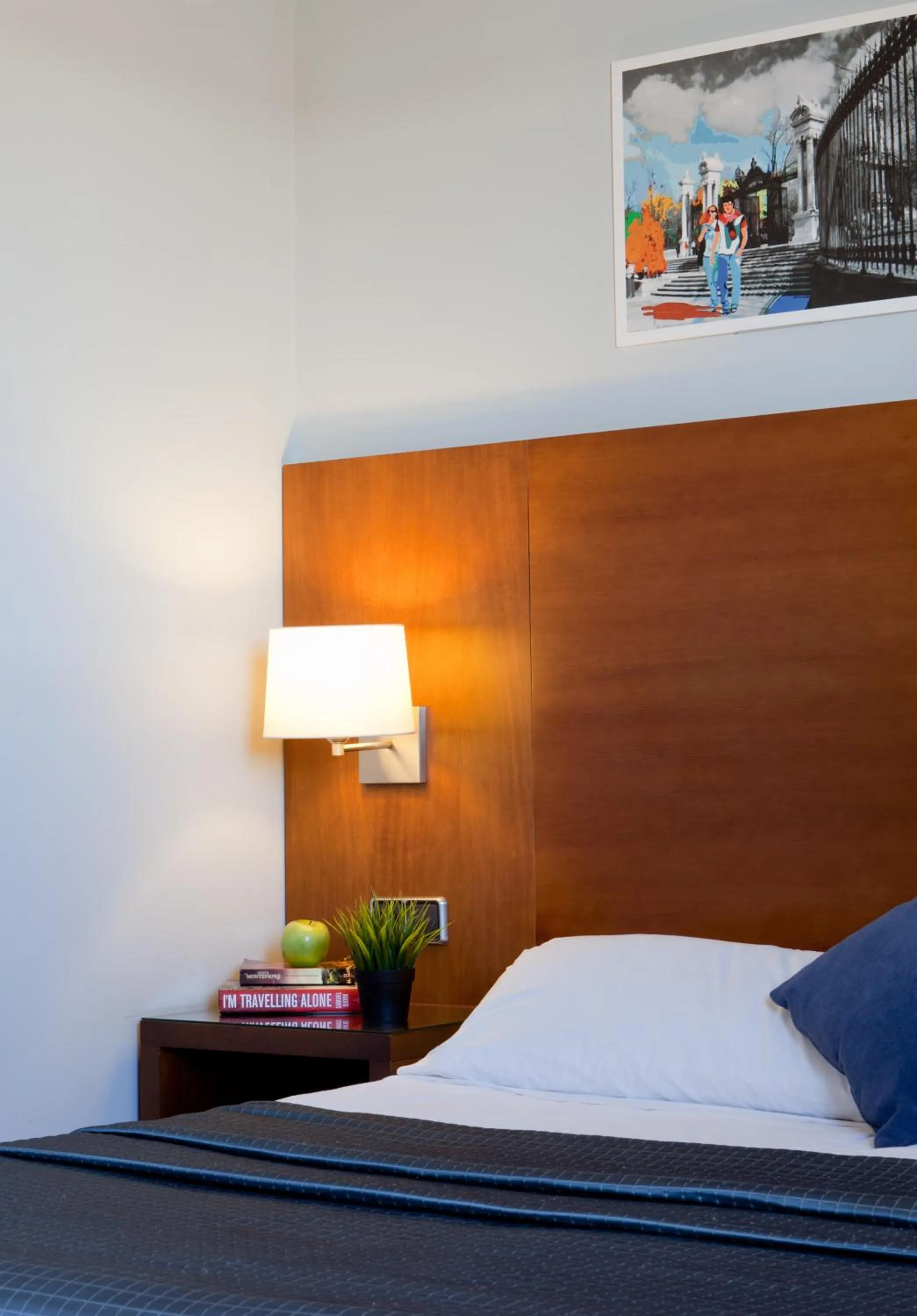 Decorative detail, Bed in Porcel Avant