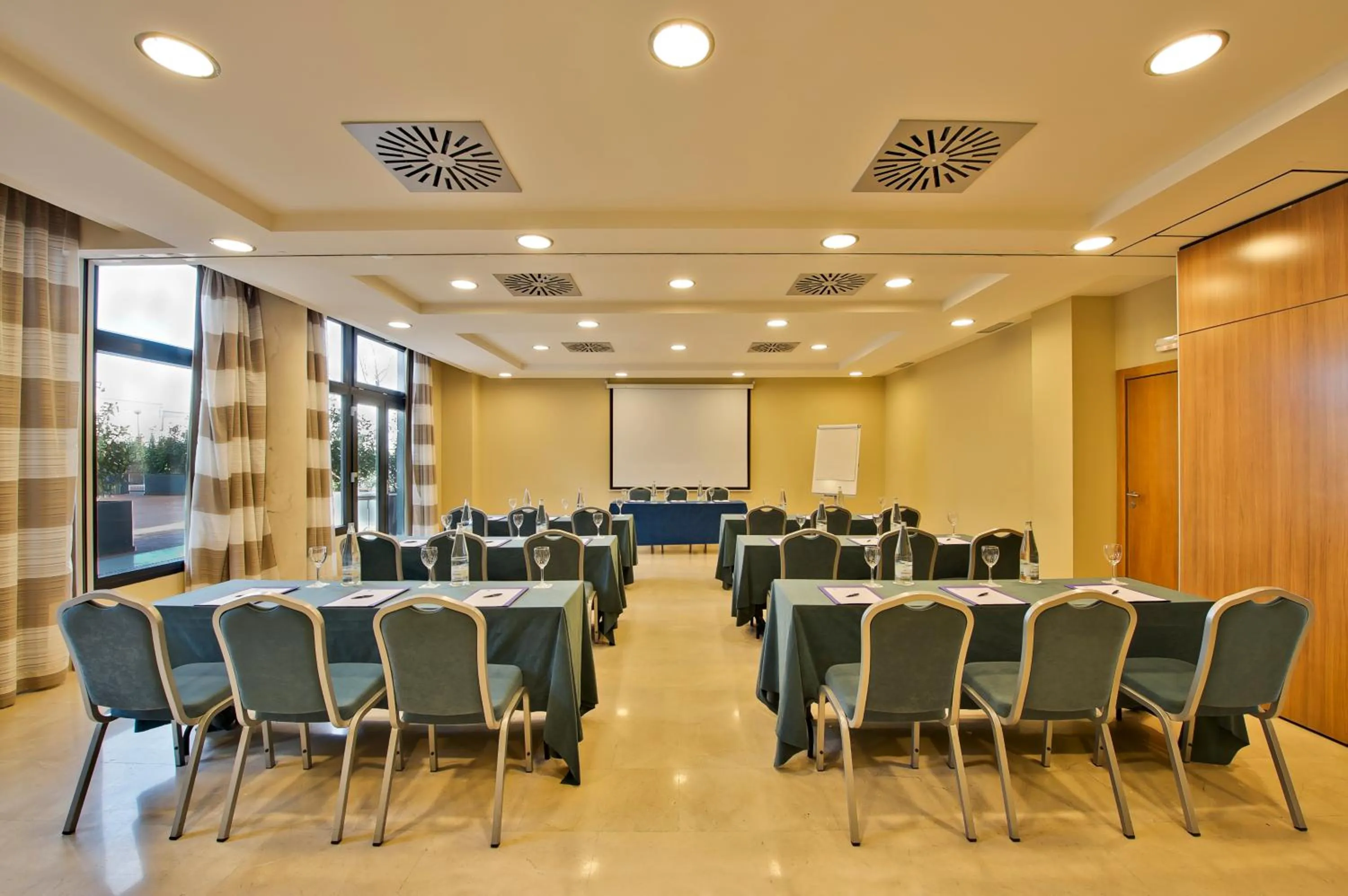 Banquet/Function facilities in Porcel Avant