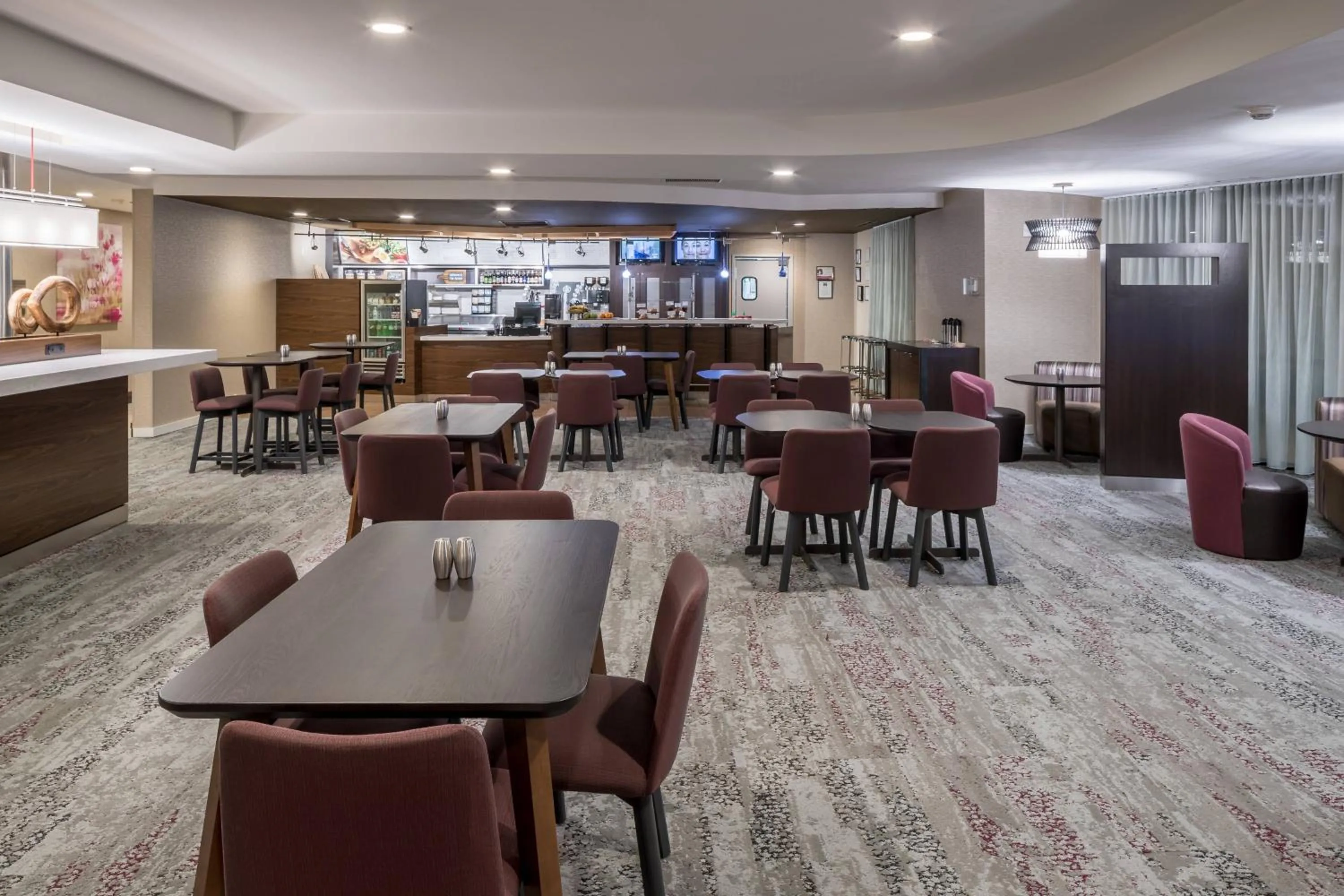 Restaurant/places to eat in Courtyard by Marriott West Orange