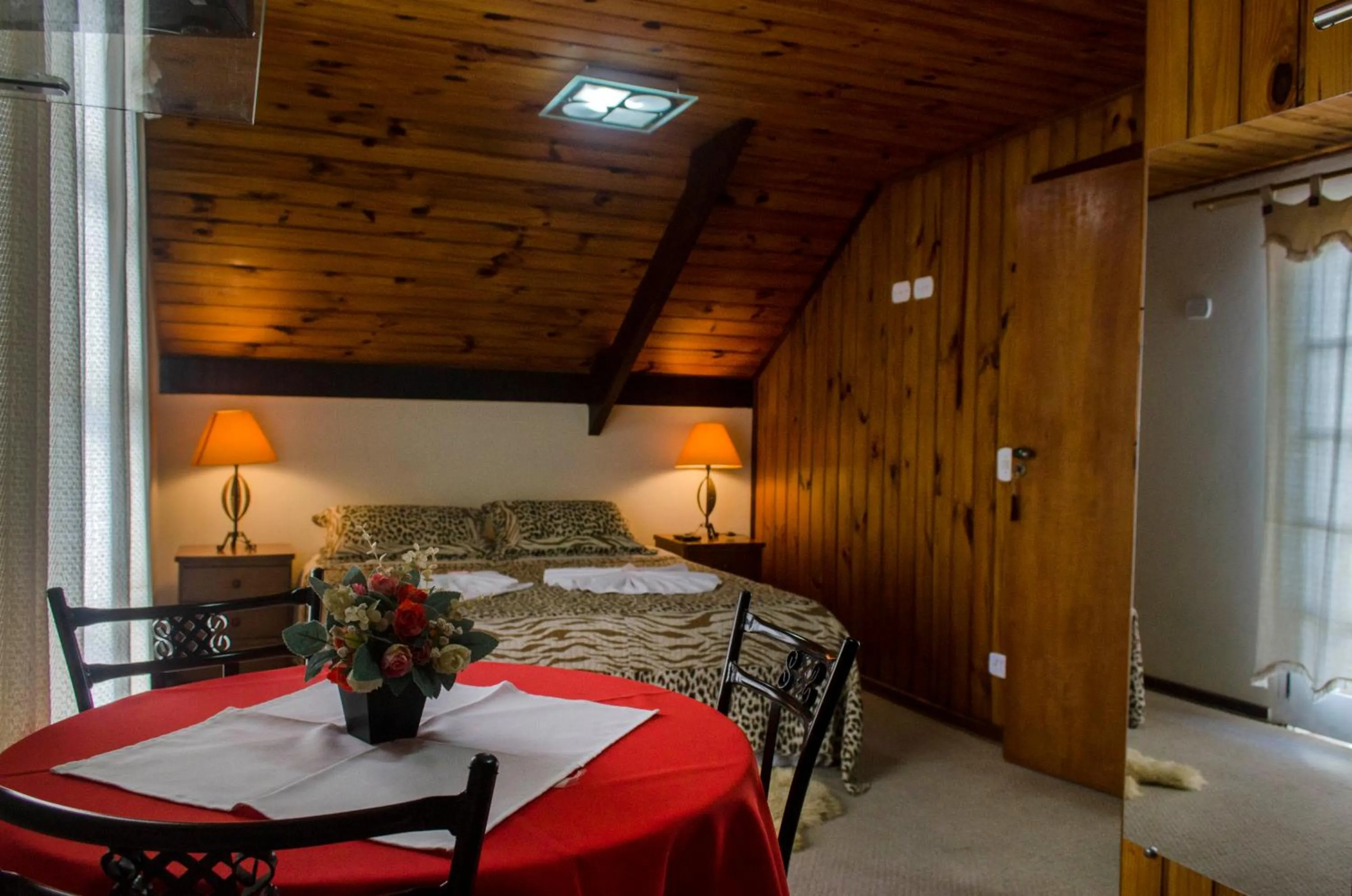 Photo of the whole room, Bed in Pousada Heron