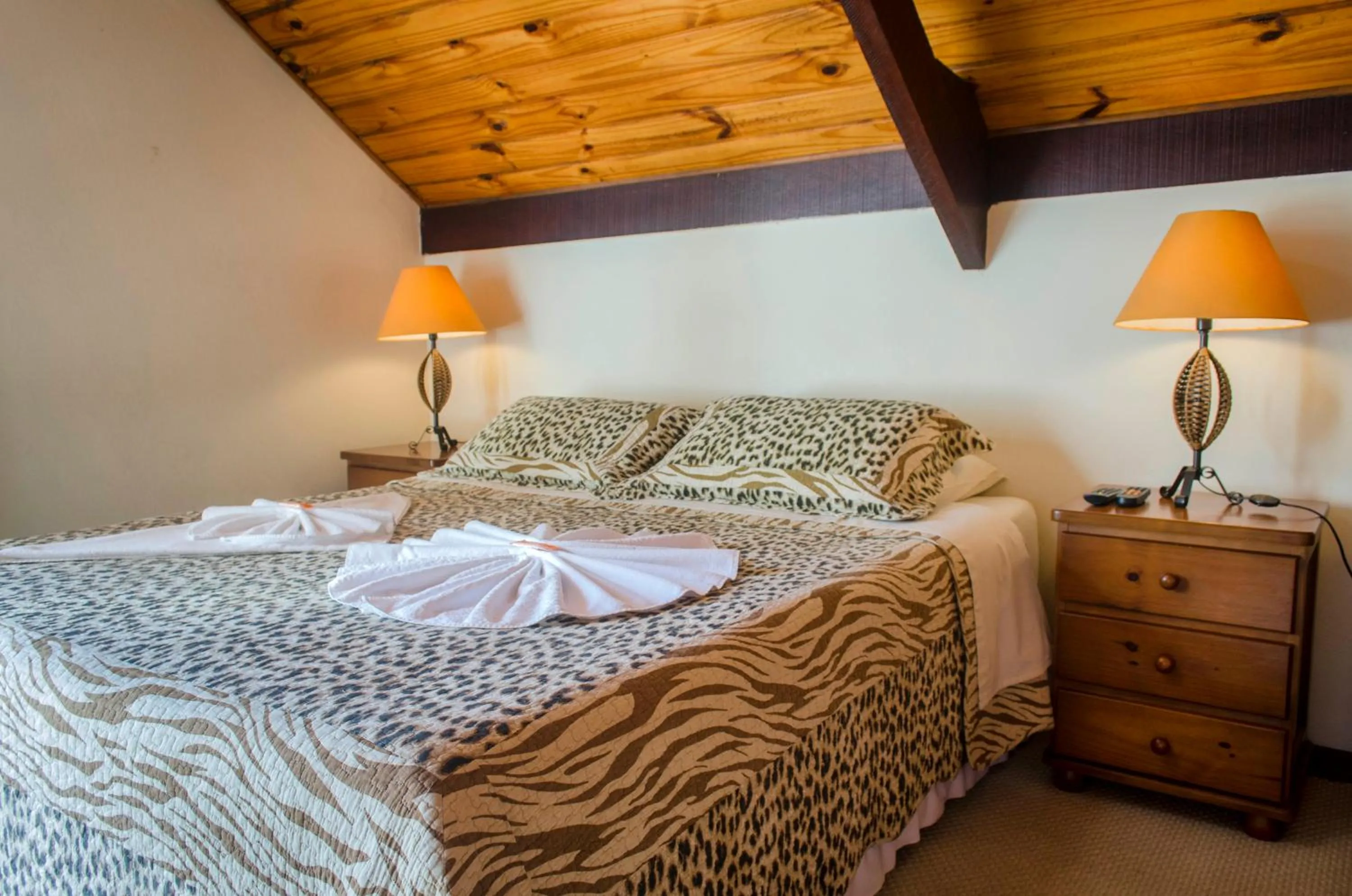 Photo of the whole room, Bed in Pousada Heron