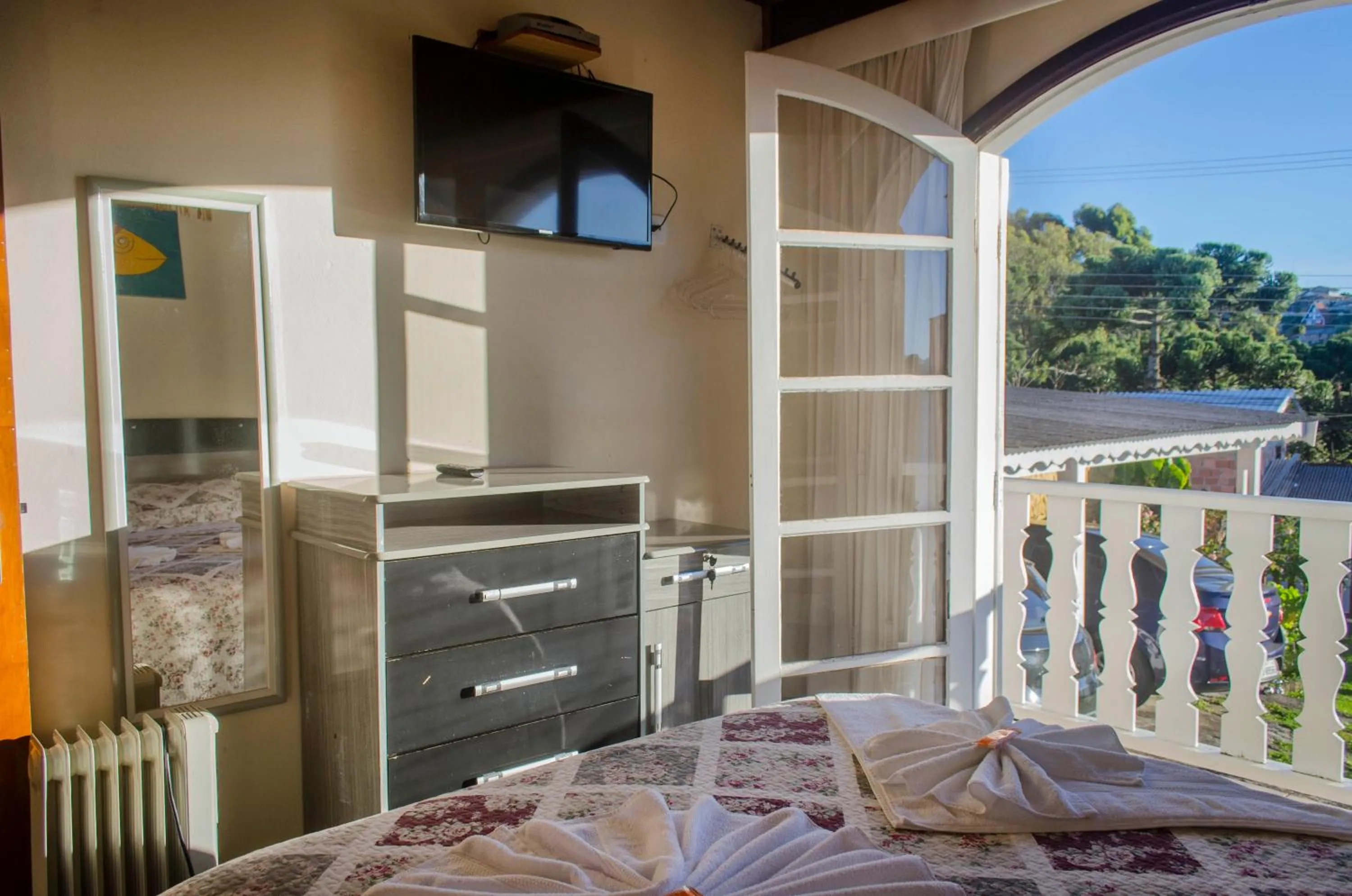 Photo of the whole room, Bed in Pousada Heron