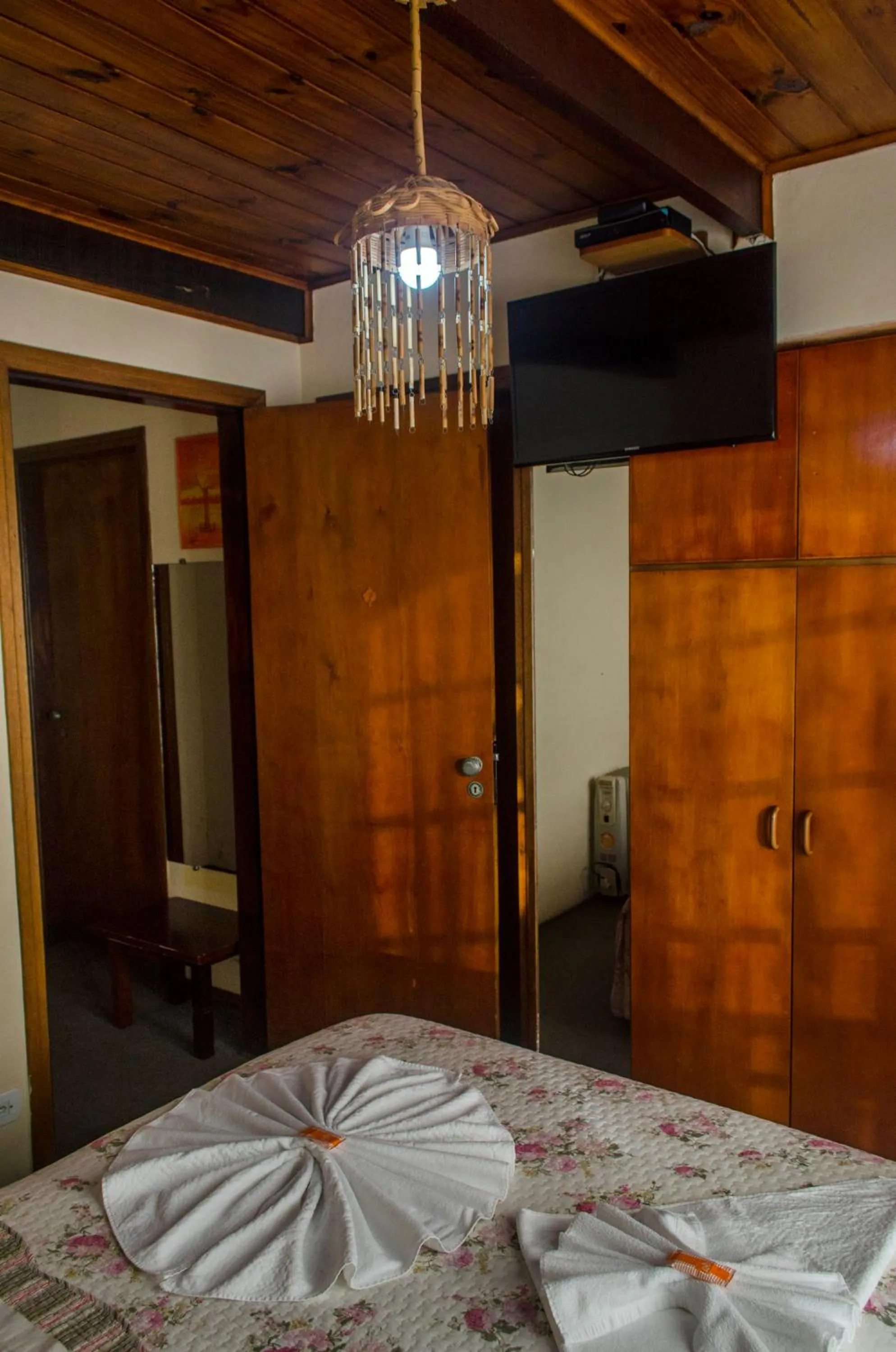 Photo of the whole room, Bed in Pousada Heron