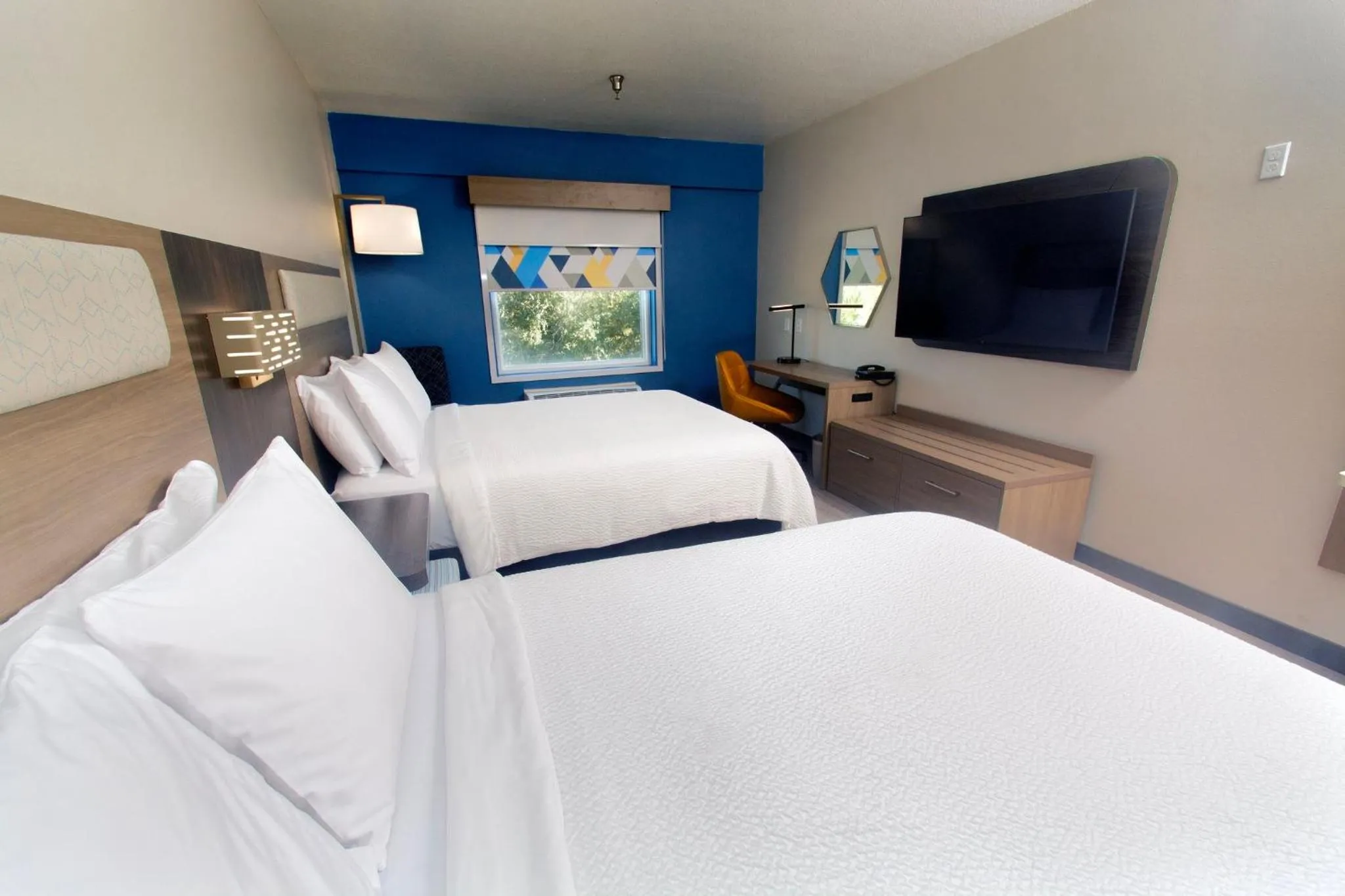 Photo of the whole room, Bed in Holiday Inn Express & Suites Cocoa by IHG