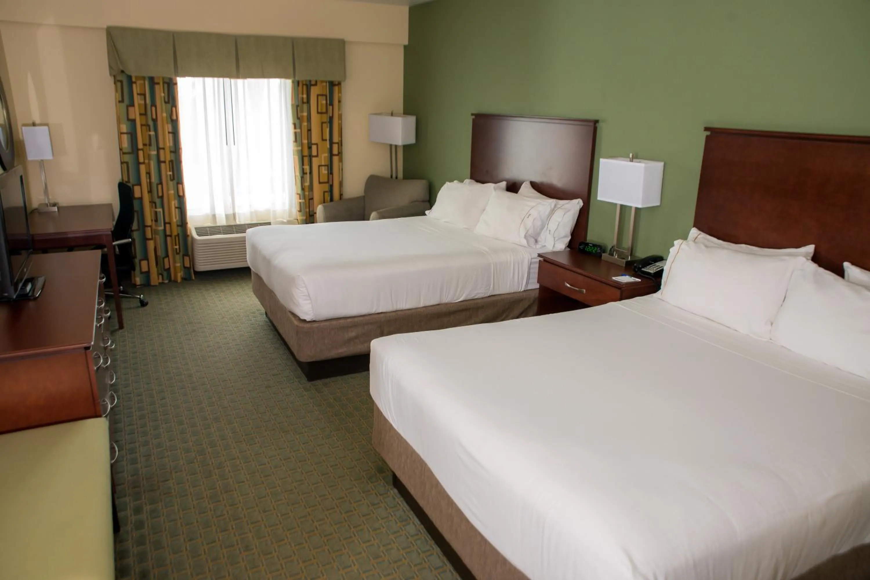 Photo of the whole room, Bed in Holiday Inn Express & Suites Cocoa by IHG