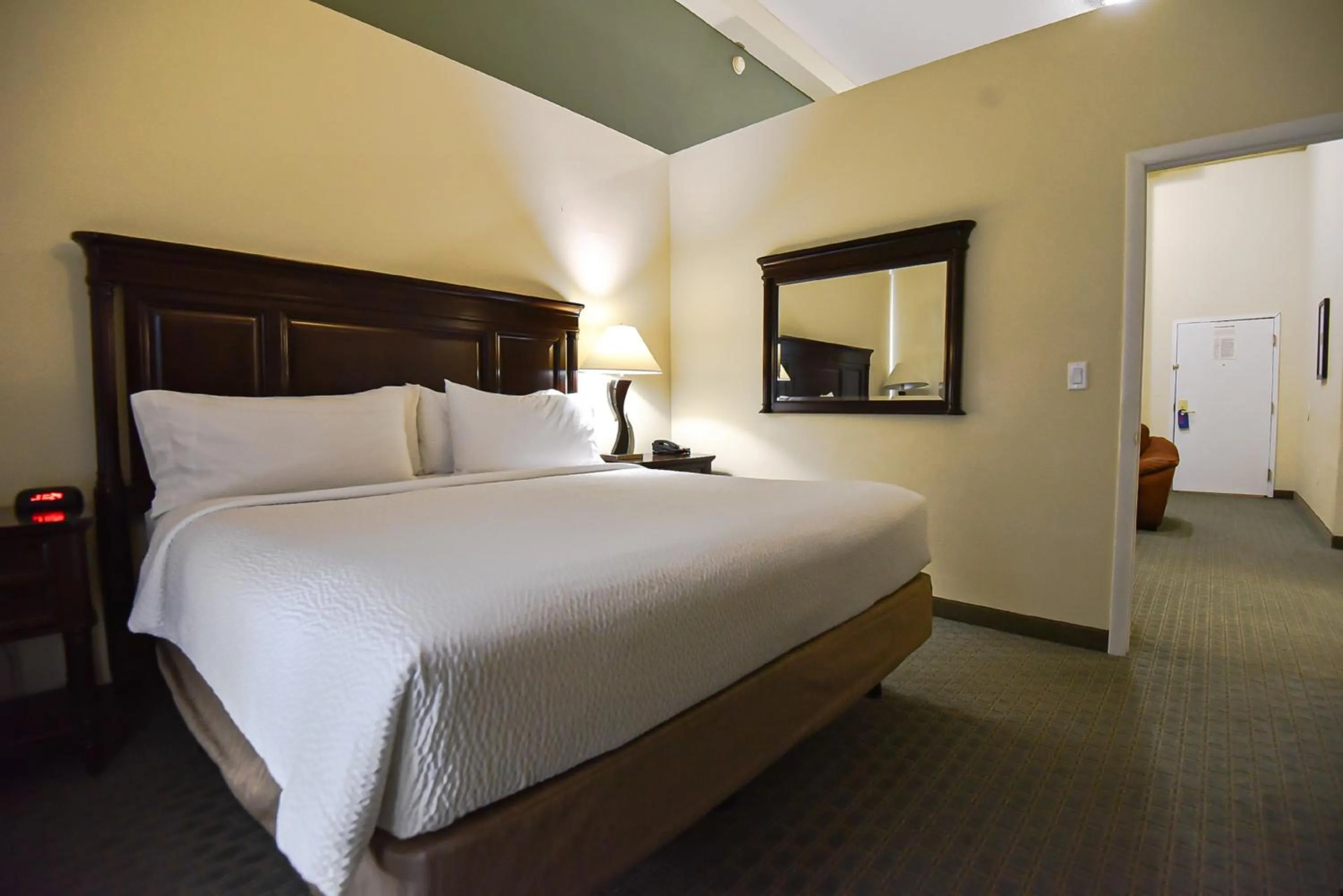 Photo of the whole room, Bed in Holiday Inn Express & Suites Cocoa by IHG