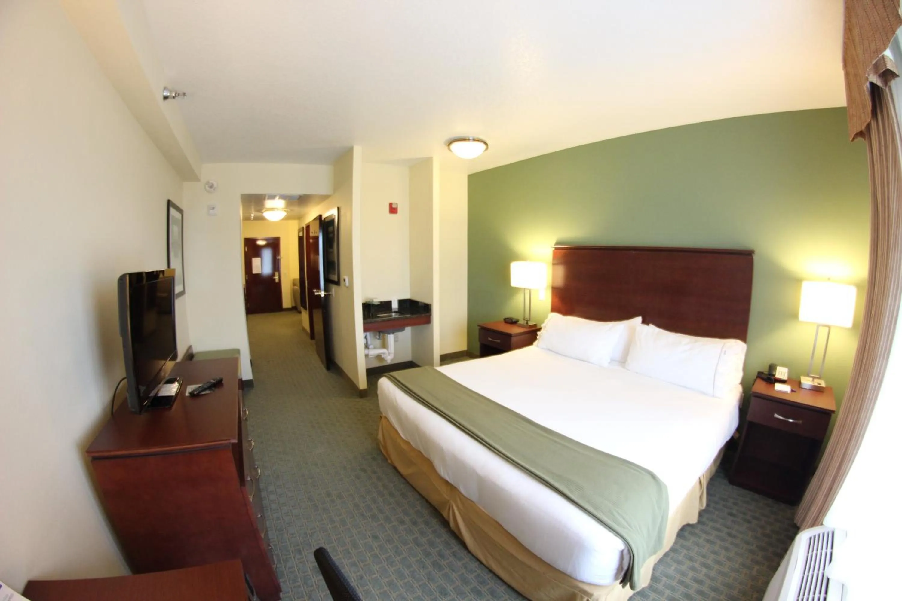 Photo of the whole room, Bed in Holiday Inn Express & Suites Cocoa by IHG