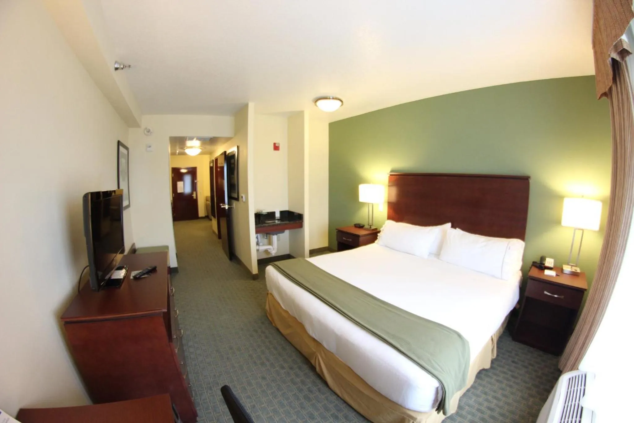 Photo of the whole room, Bed in Holiday Inn Express & Suites Cocoa by IHG