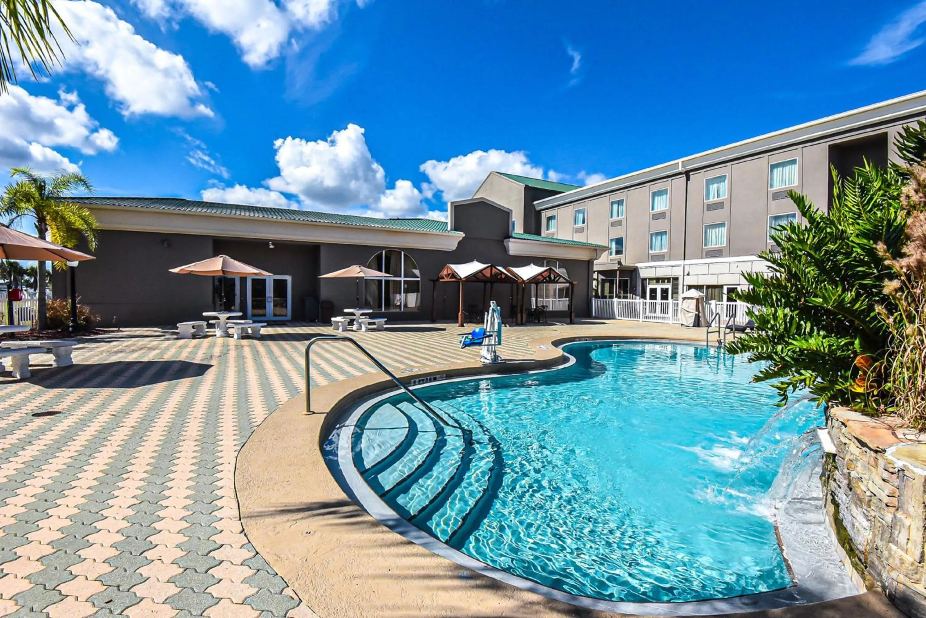 Swimming pool in Holiday Inn Express & Suites Cocoa by IHG