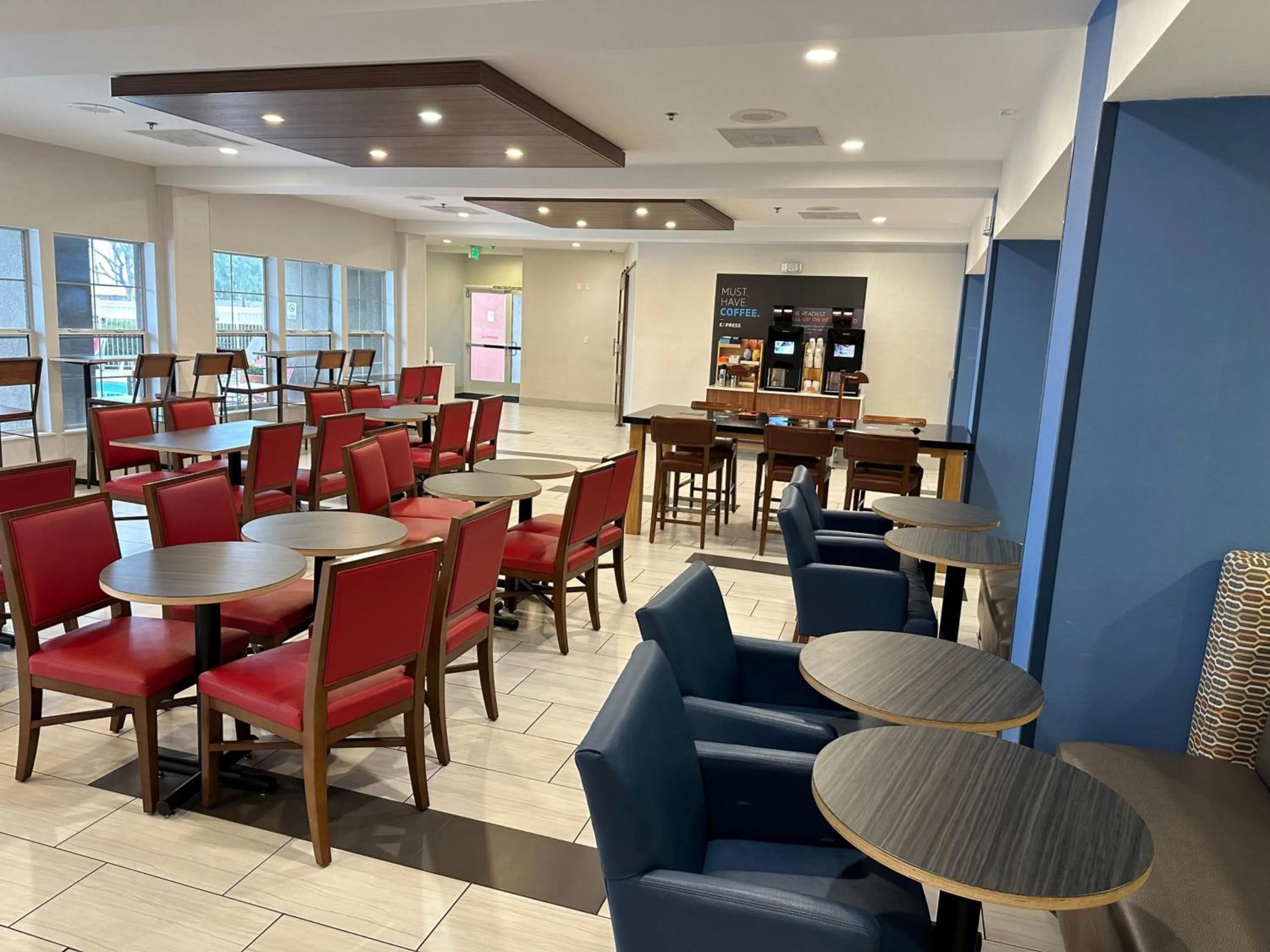 Breakfast in Holiday Inn Express & Suites Tracy by IHG