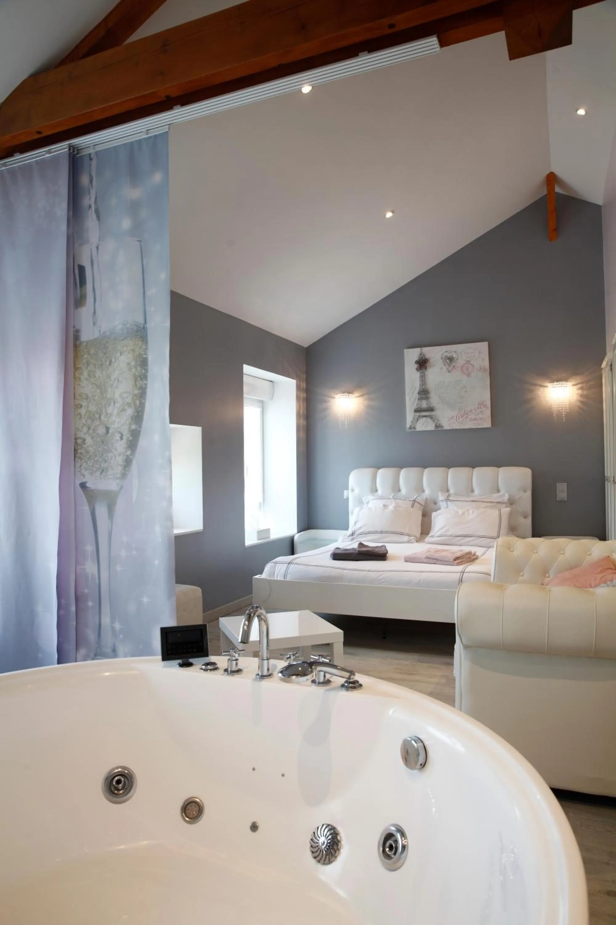 Photo of the whole room, Bed in Chambre d'Hotes de la Loge